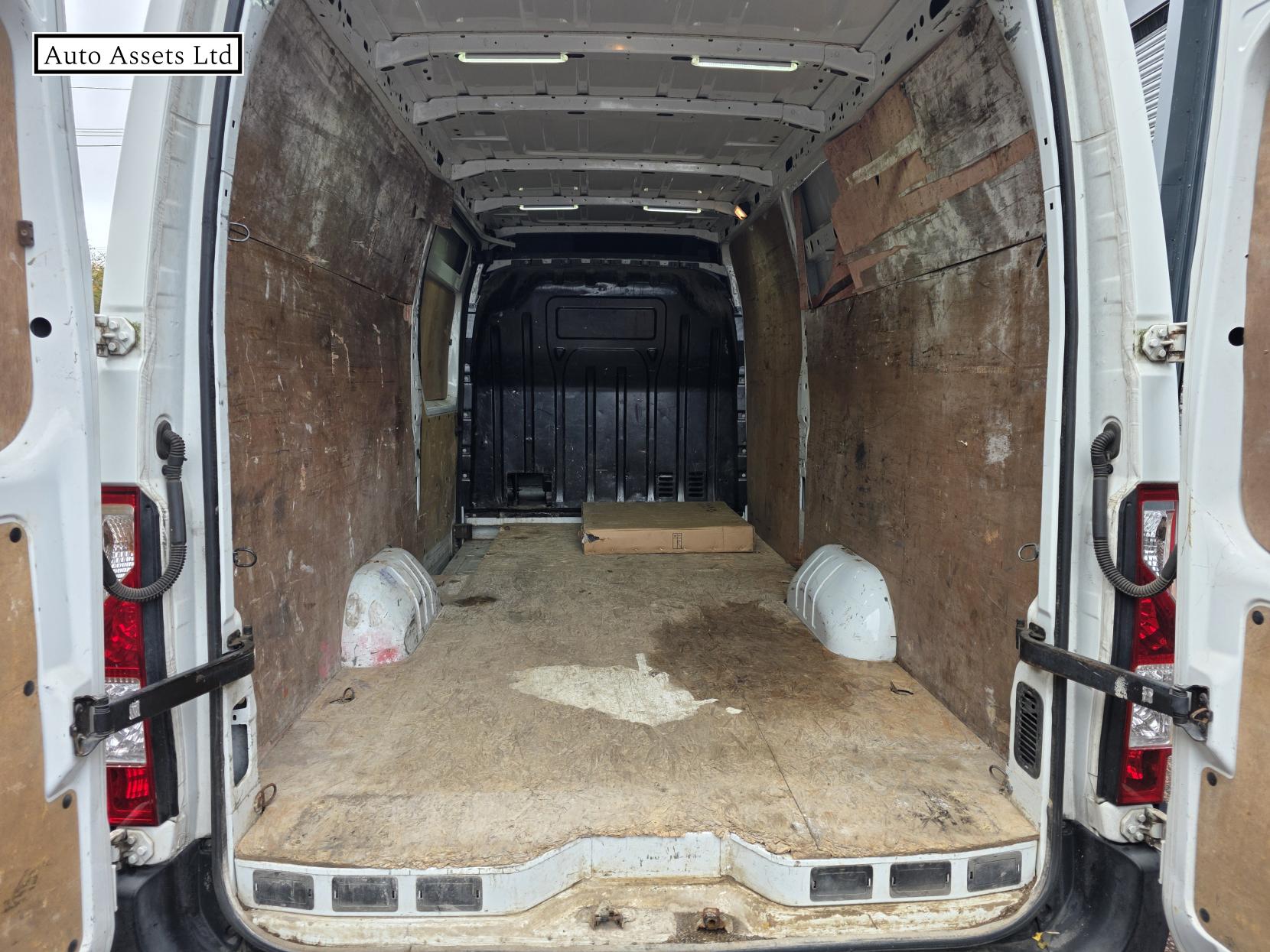 Renault Master 2.3 dCi 35 eco2 Panel Van 5dr Diesel Manual RWD LWB Medium Roof Euro 5 (125 ps)