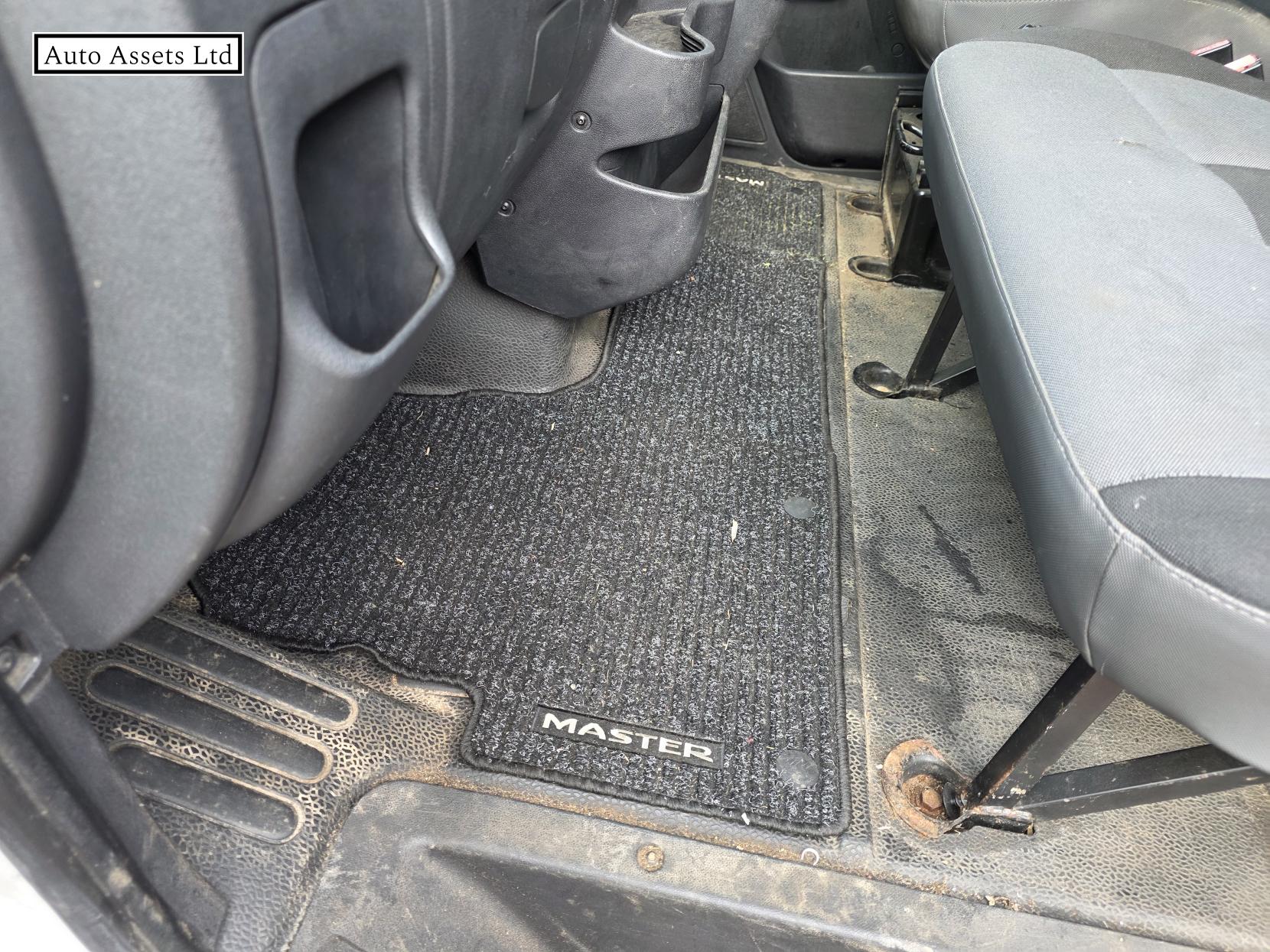 Renault Master 2.3 dCi 35 eco2 Panel Van 5dr Diesel Manual RWD LWB Medium Roof Euro 5 (125 ps)