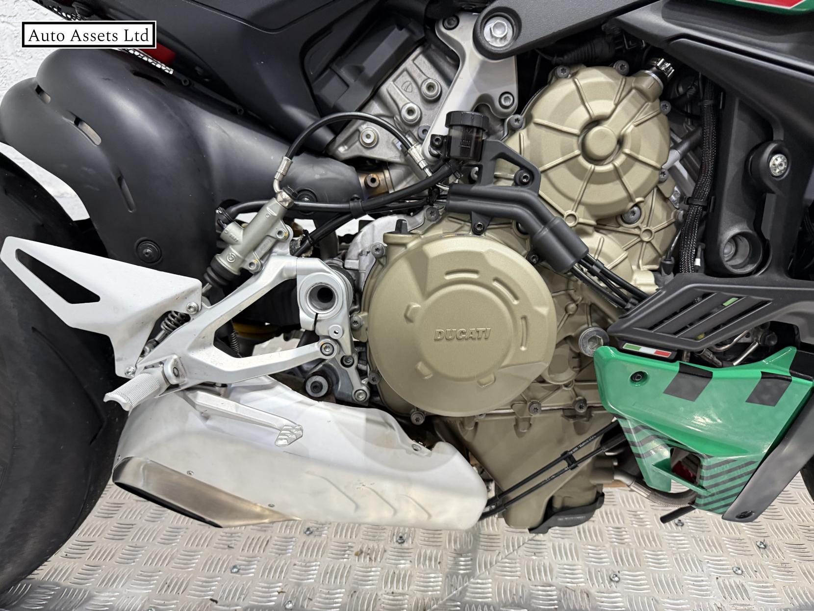 Ducati Streetfighter V4 1103 Naked Petrol Manual Euro 4 (208 ps)