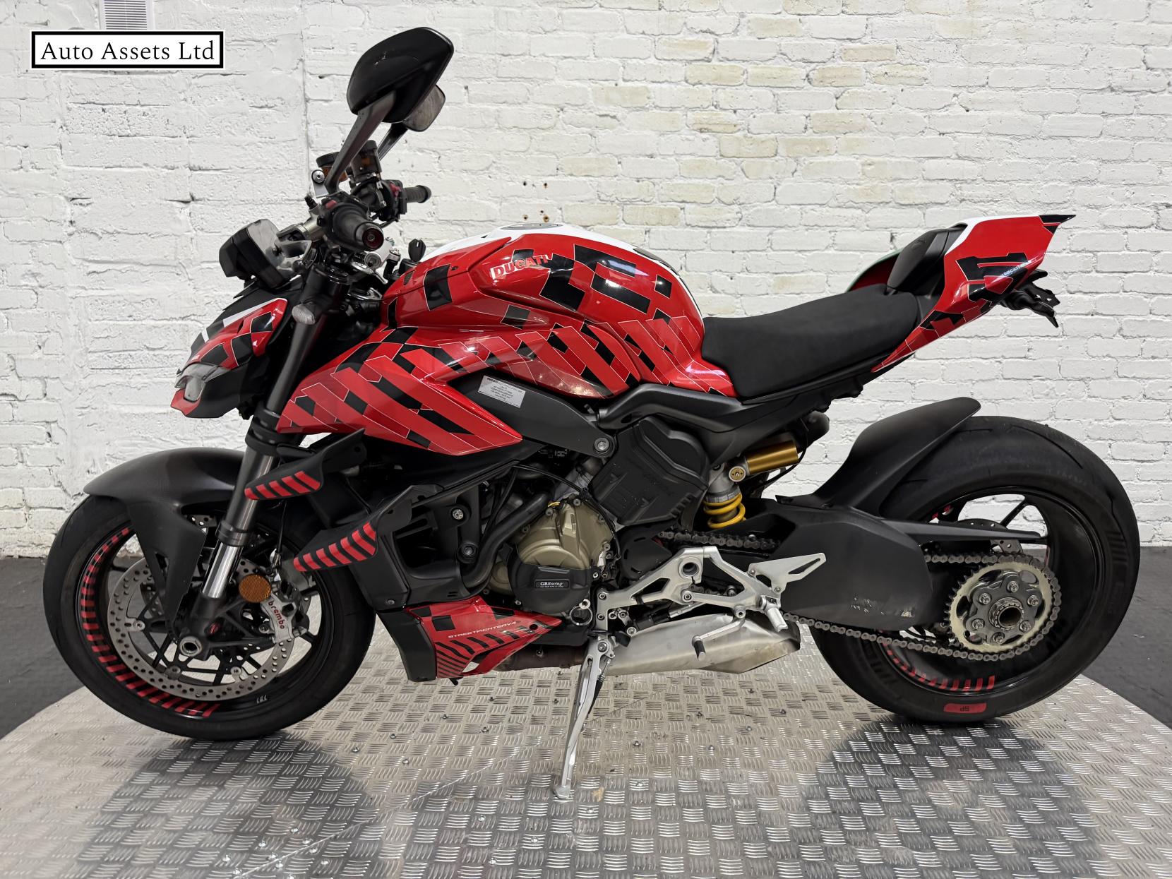 Ducati Streetfighter V4 1103 Naked Petrol Manual Euro 4 (208 ps)