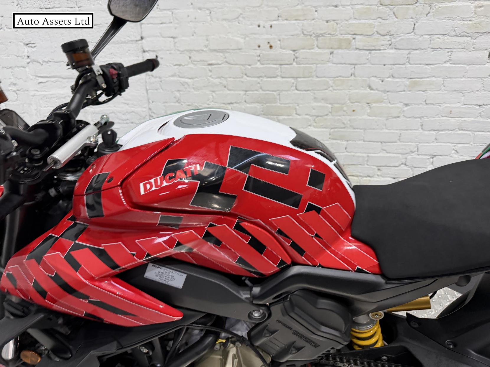 Ducati Streetfighter V4 1103 Naked Petrol Manual Euro 4 (208 ps)