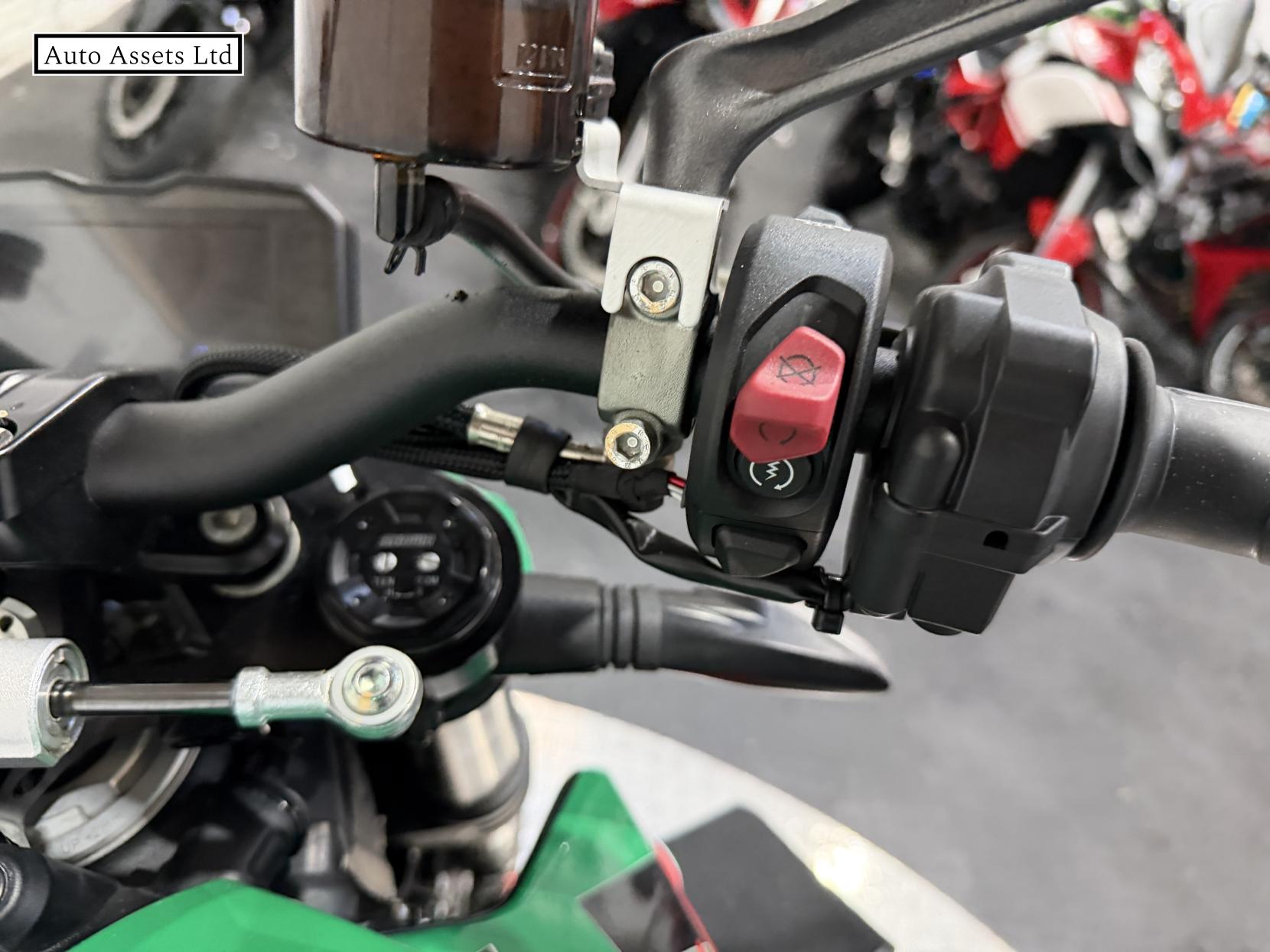 Ducati Streetfighter V4 1103 Naked Petrol Manual Euro 4 (208 ps)