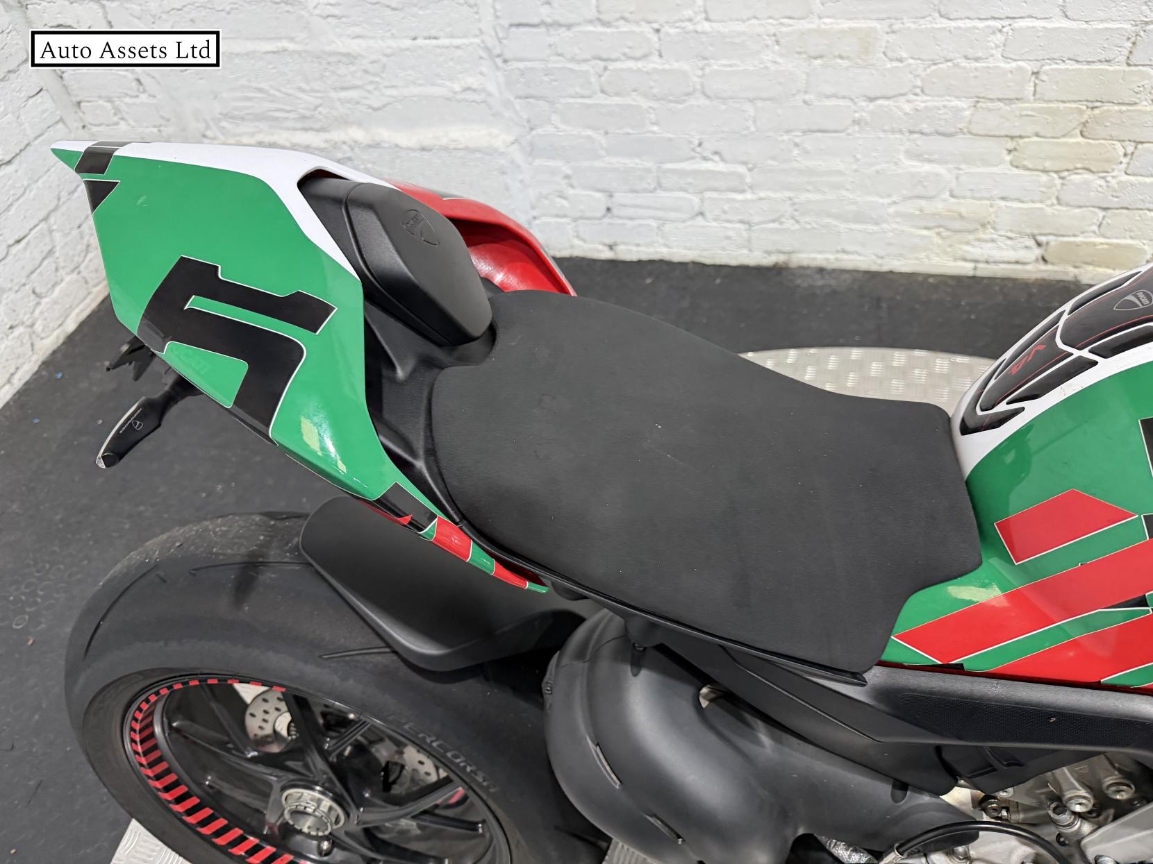 Ducati Streetfighter V4 1103 Naked Petrol Manual Euro 4 (208 ps)