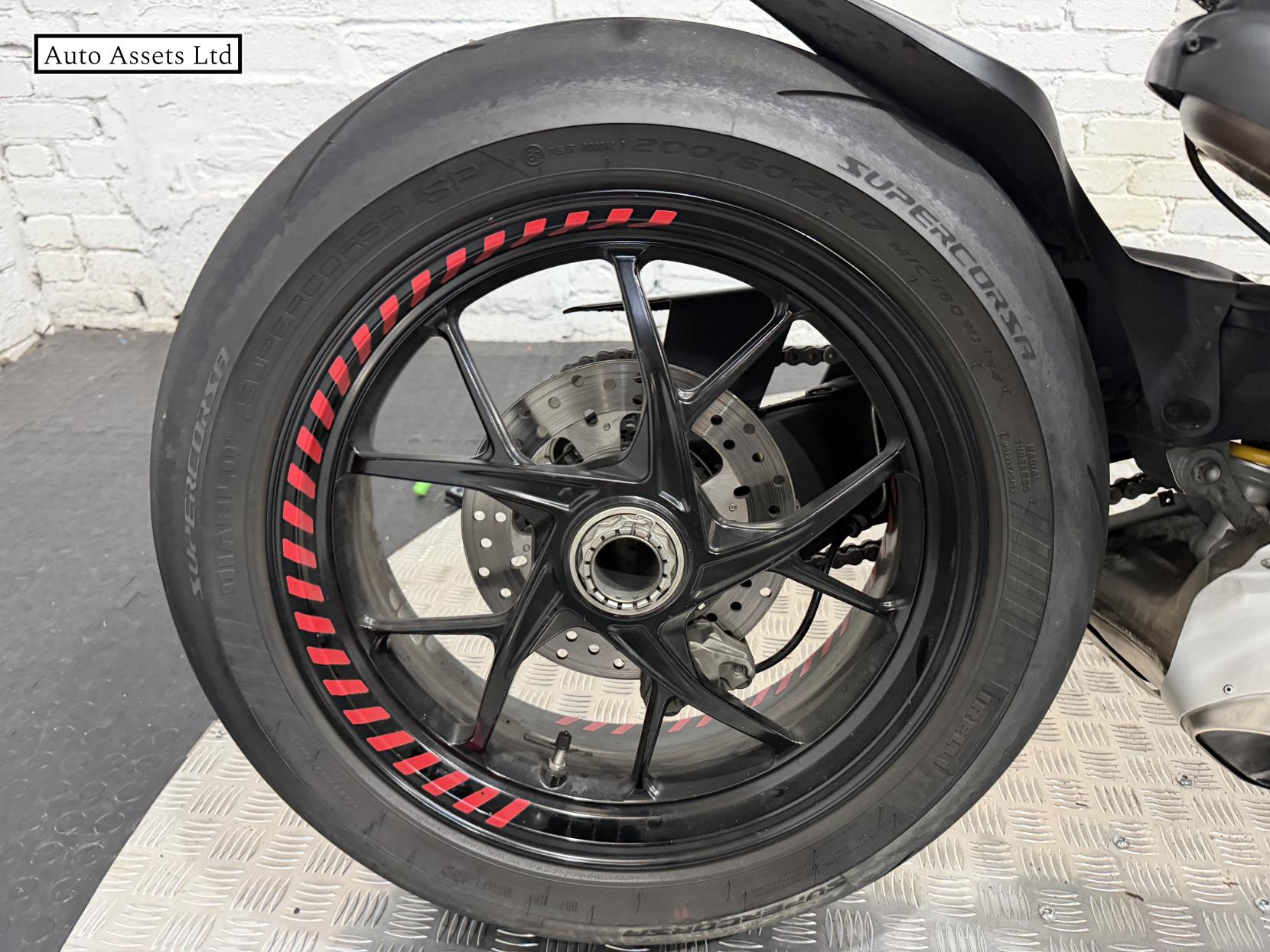 Ducati Streetfighter V4 1103 Naked Petrol Manual Euro 4 (208 ps)