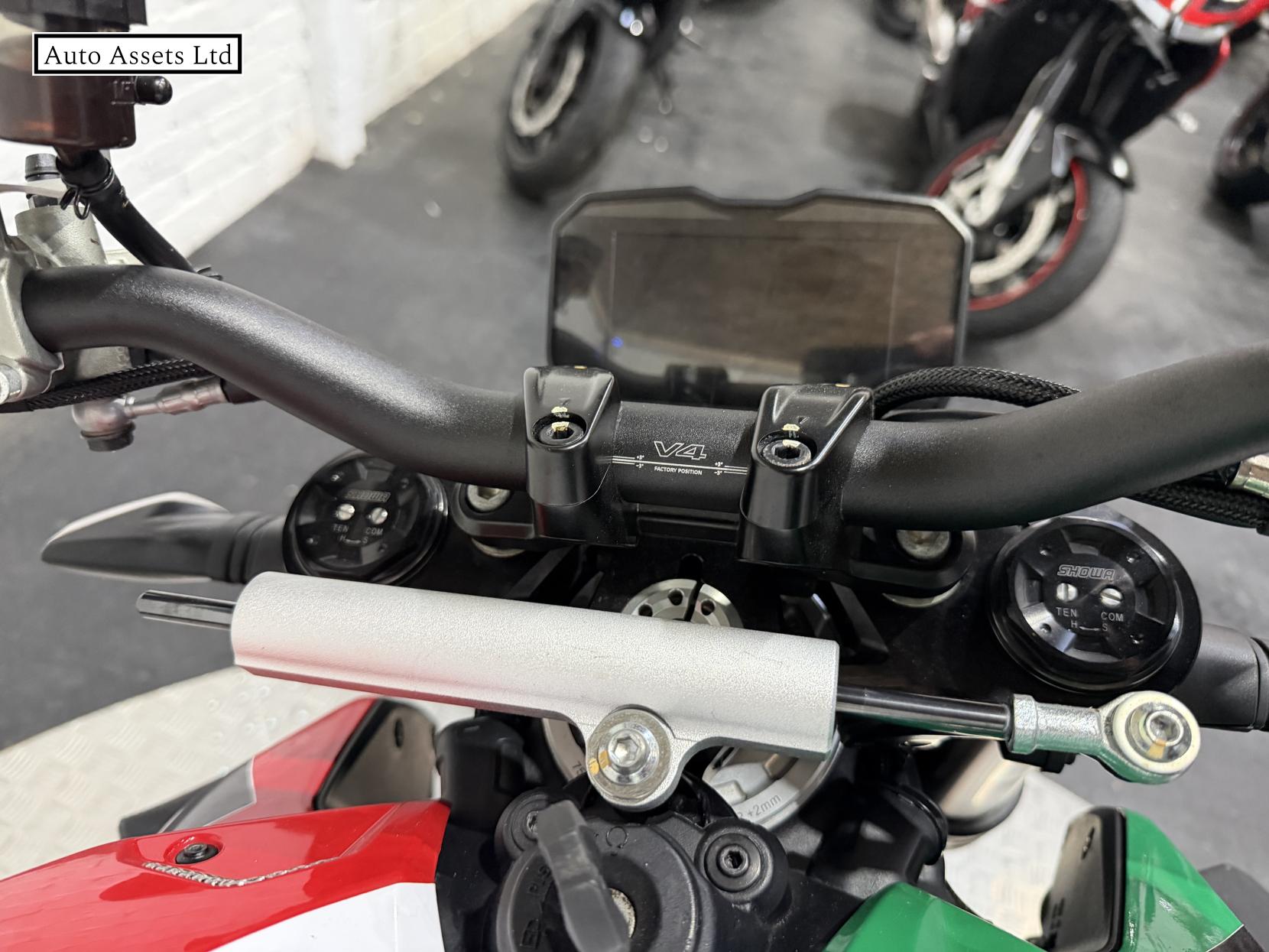 Ducati Streetfighter V4 1103 Naked Petrol Manual Euro 4 (208 ps)