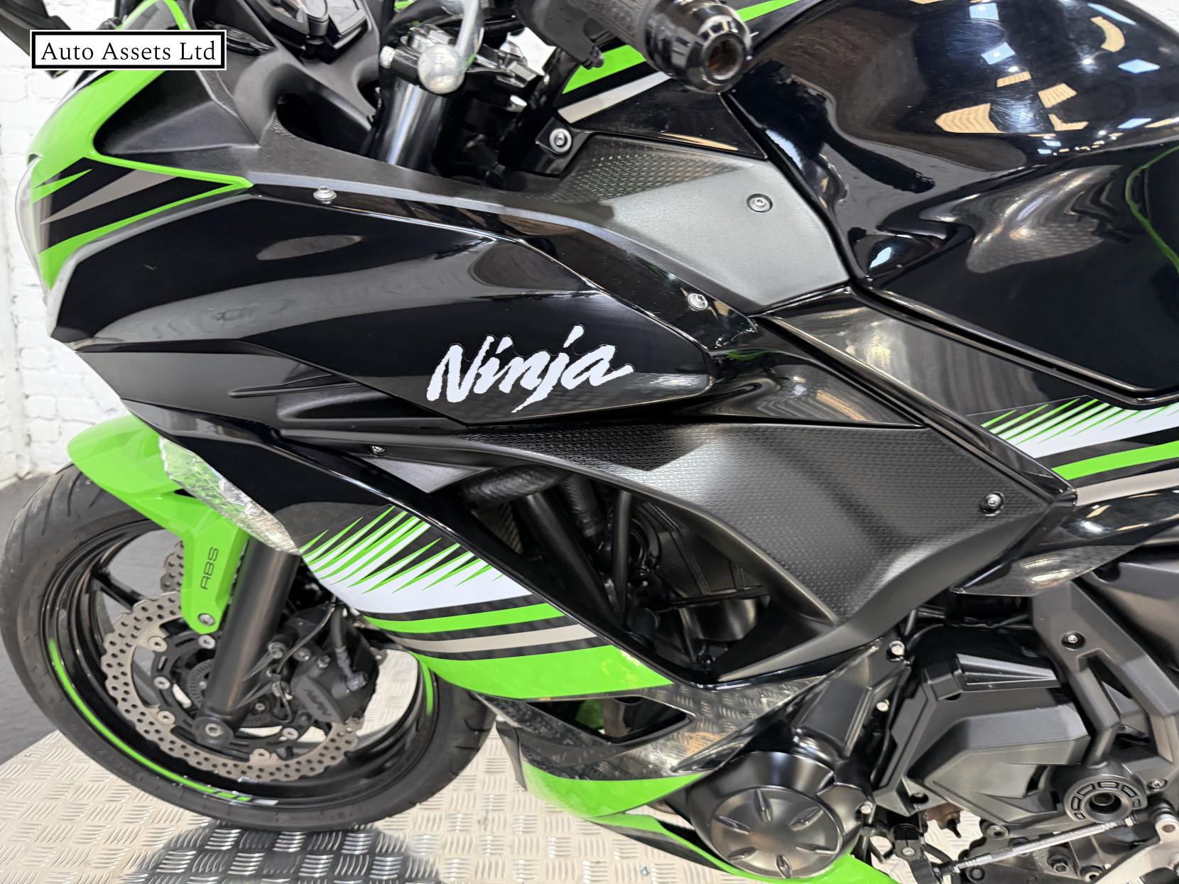 Kawasaki Ninja 650 650 Super Sports Petrol Manual Euro 4 (68 ps)