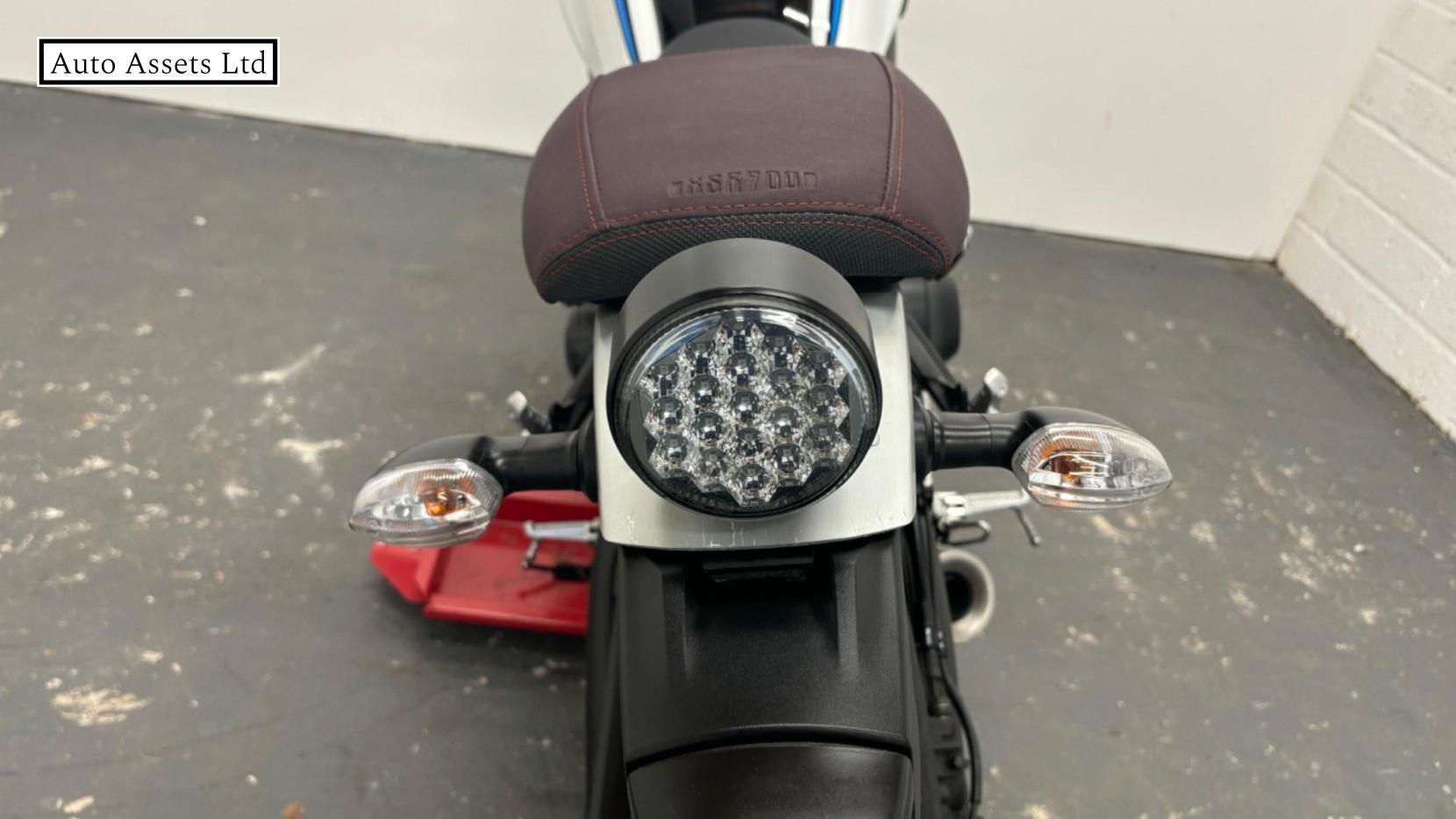 Yamaha XSR900 900 SE Naked Petrol Manual (113 bhp)