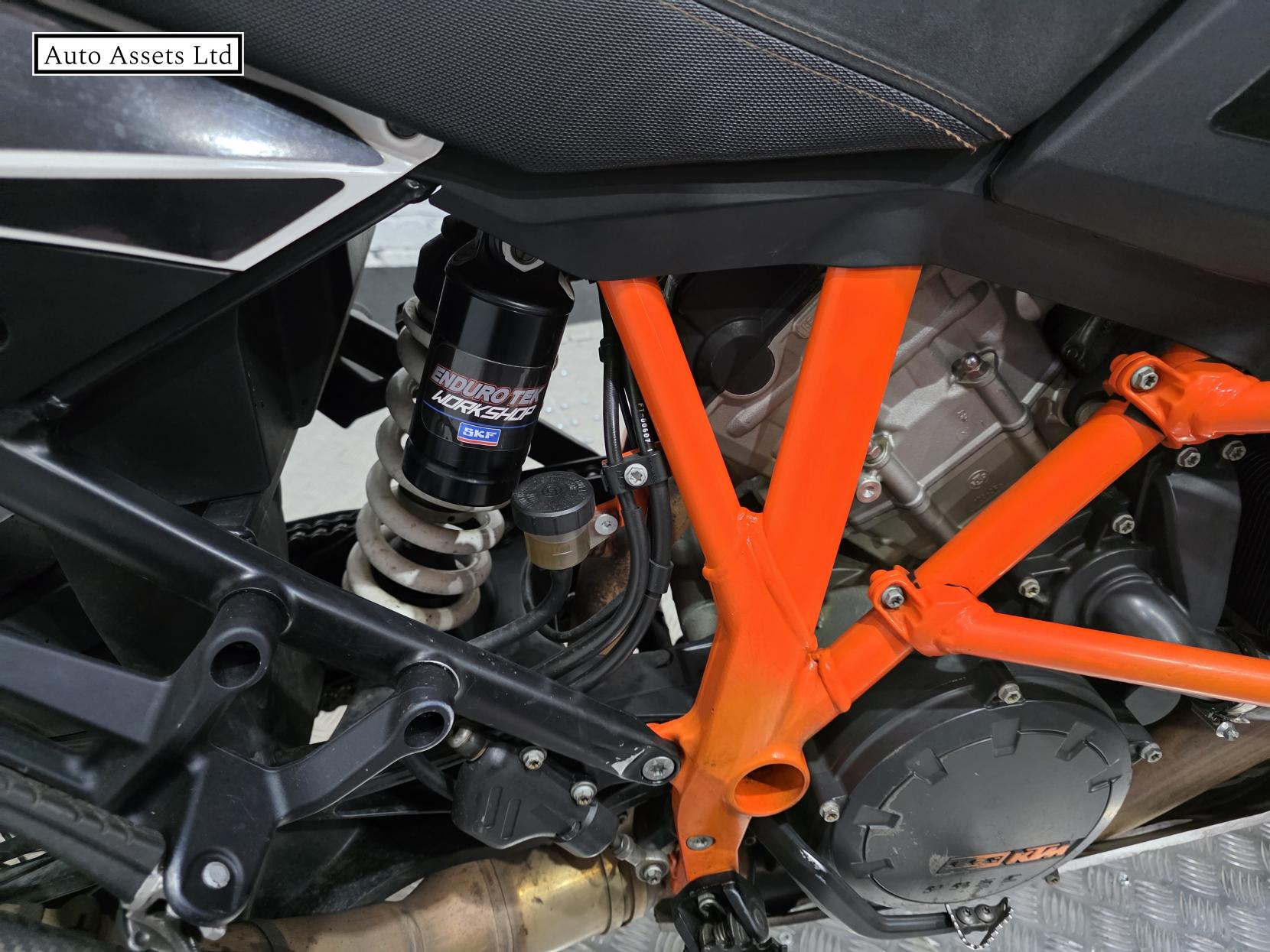 KTM 1090 Adventure 1050 R Adventure Petrol Manual Euro 4 (125 ps)