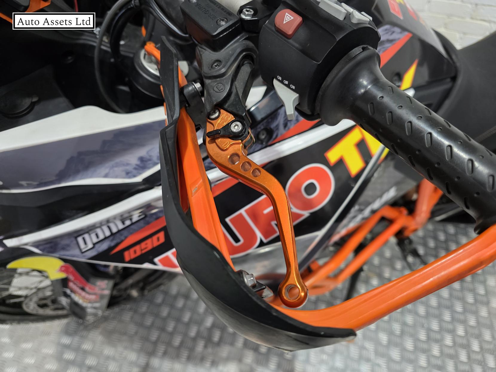 KTM 1090 Adventure 1050 R Adventure Petrol Manual Euro 4 (125 ps)