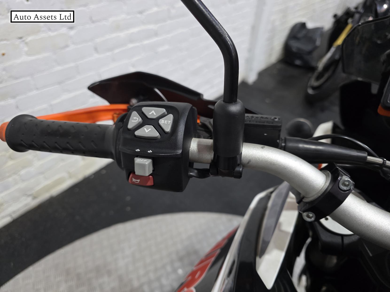 KTM 1090 Adventure 1050 R Adventure Petrol Manual Euro 4 (125 ps)