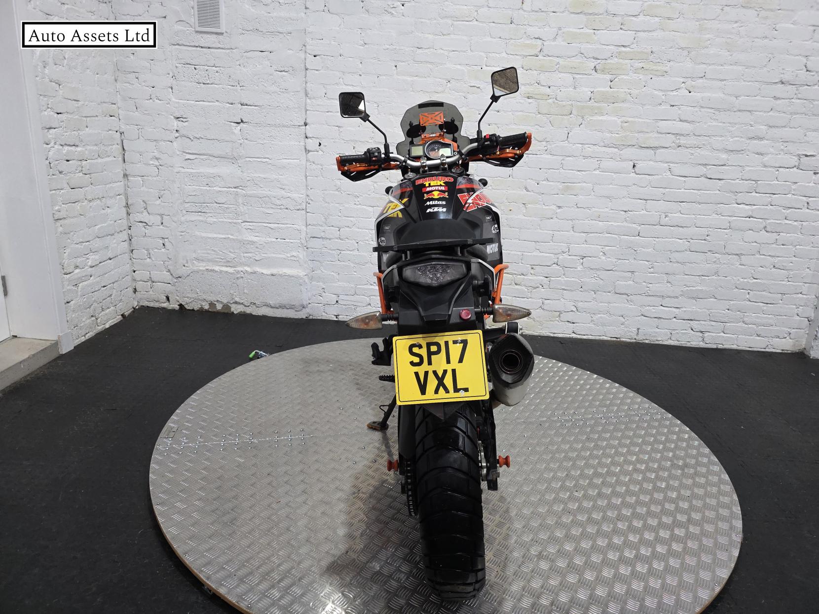 KTM 1090 Adventure 1050 R Adventure Petrol Manual Euro 4 (125 ps)