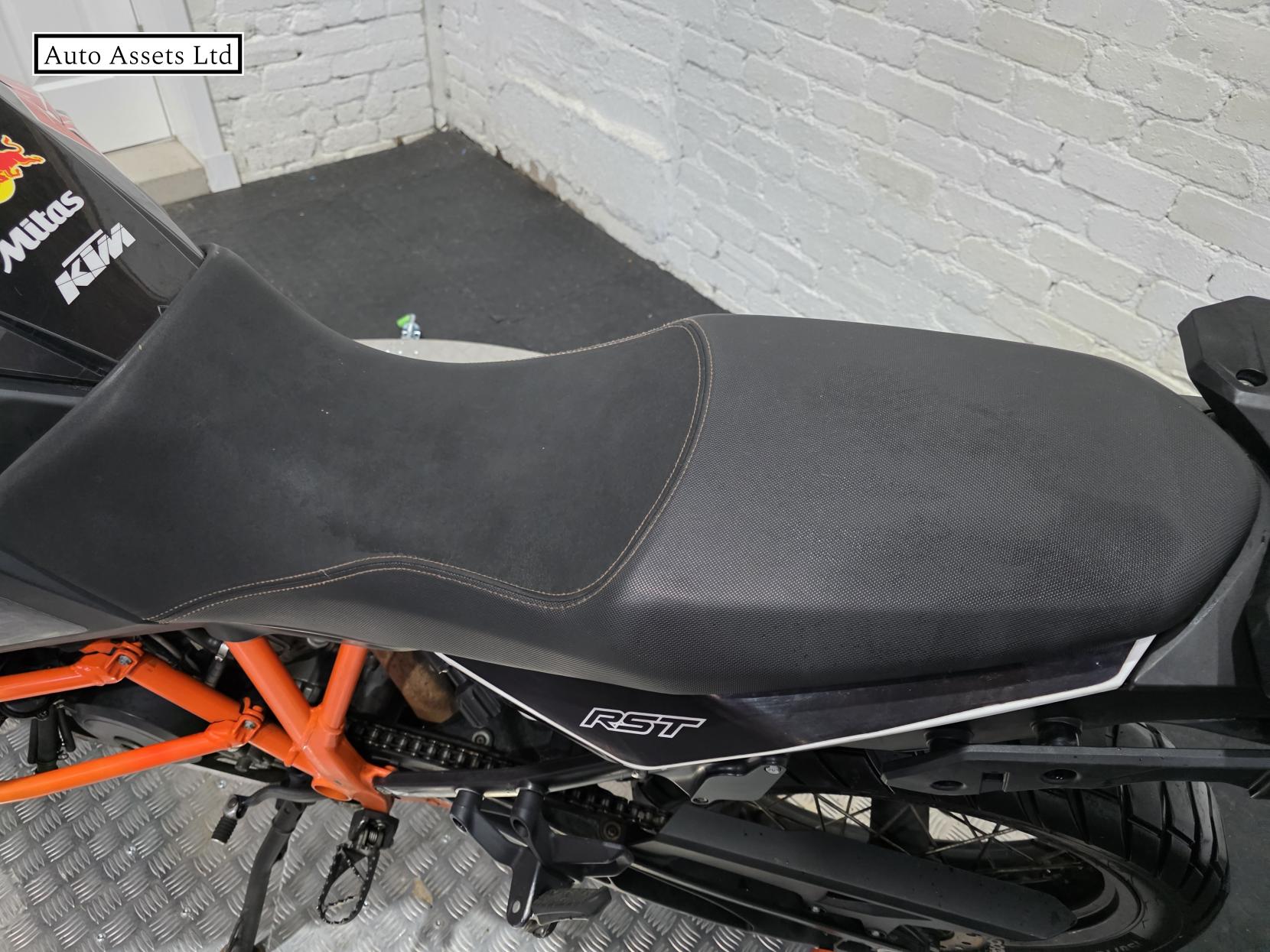 KTM 1090 Adventure 1050 R Adventure Petrol Manual Euro 4 (125 ps)