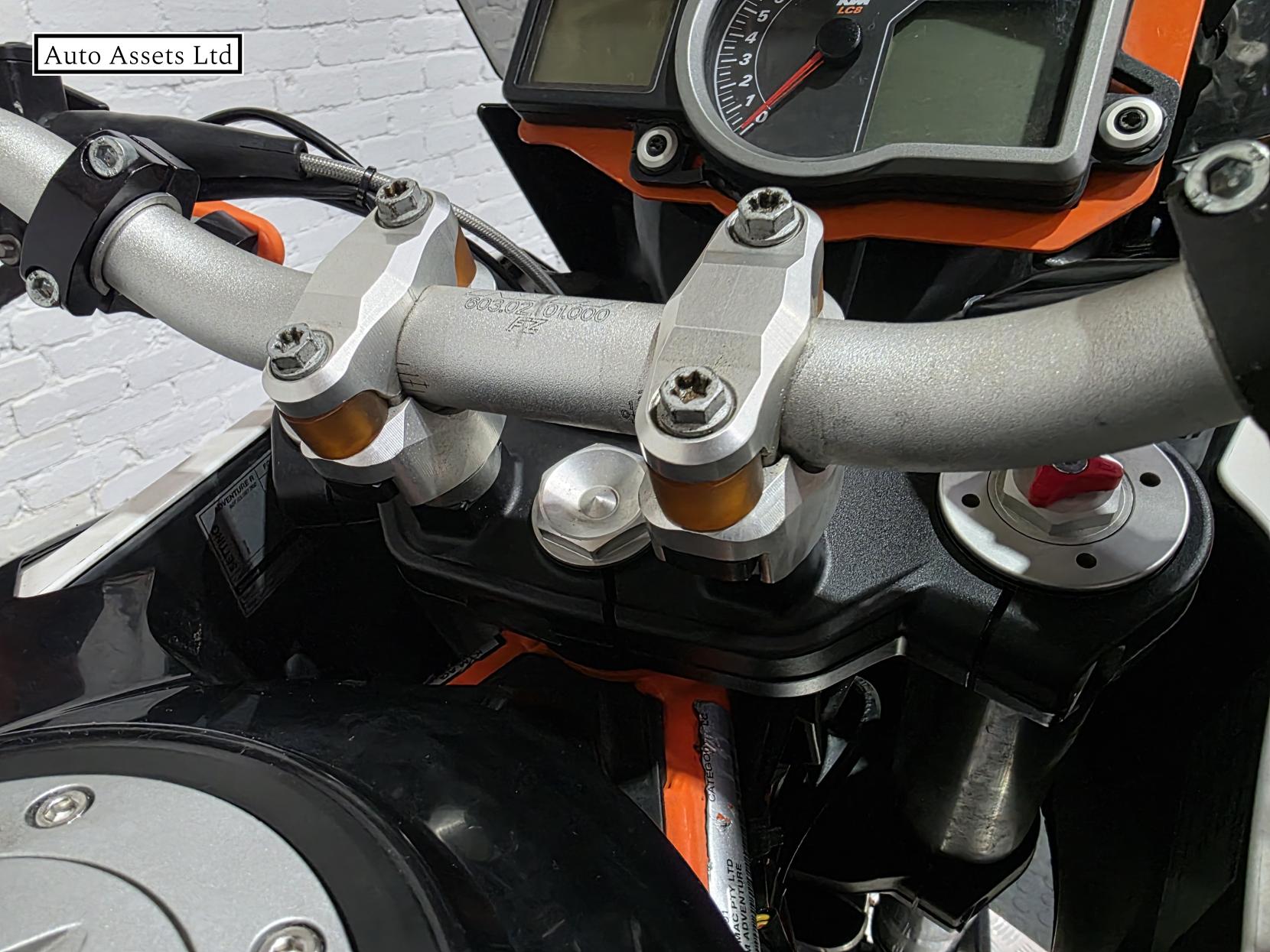 KTM 1090 Adventure 1050 R Adventure Petrol Manual Euro 4 (125 ps)