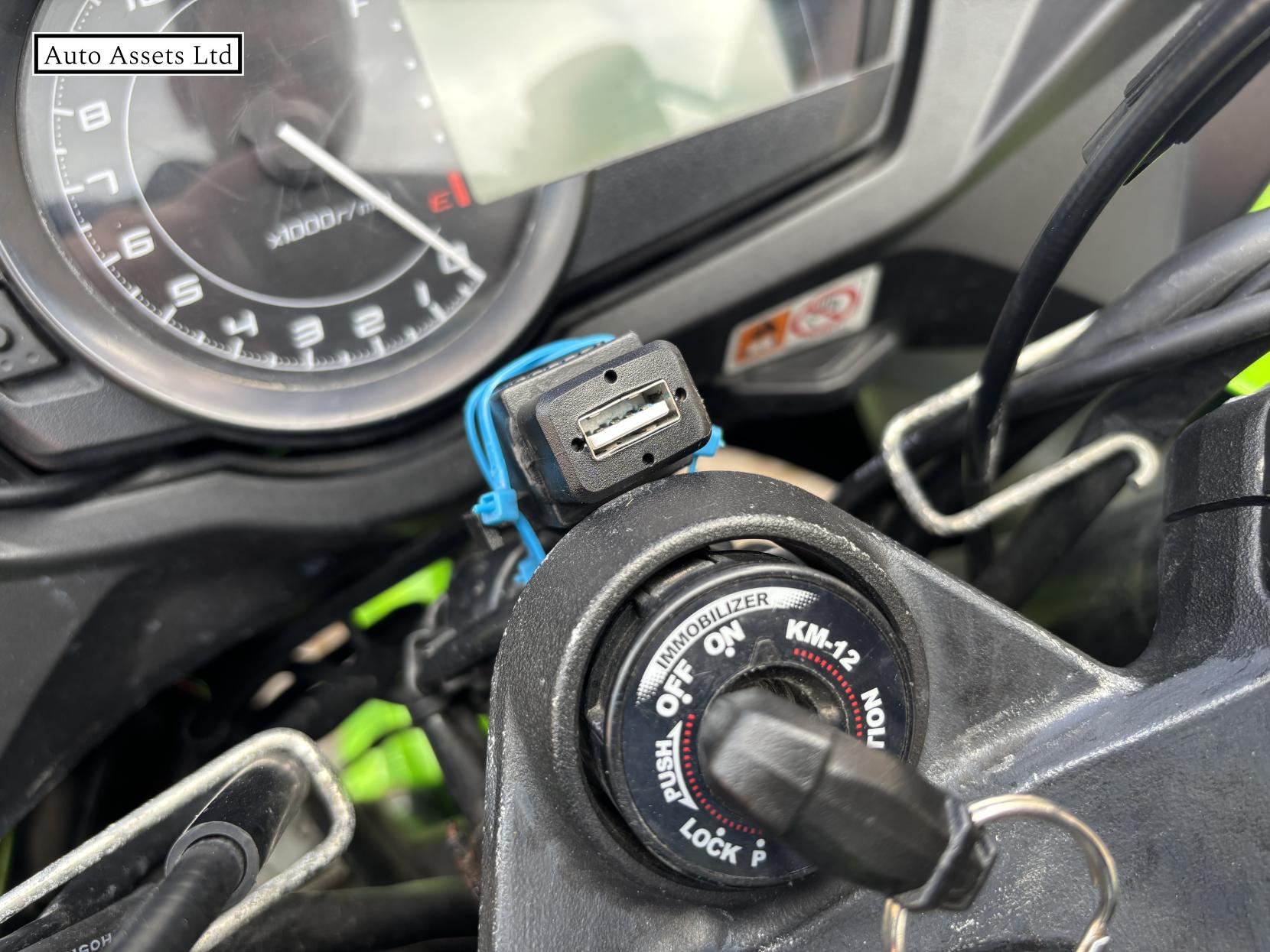 Kawasaki Z1000 SX 1000 ABS Sports Tourer Petrol Manual (142 ps)