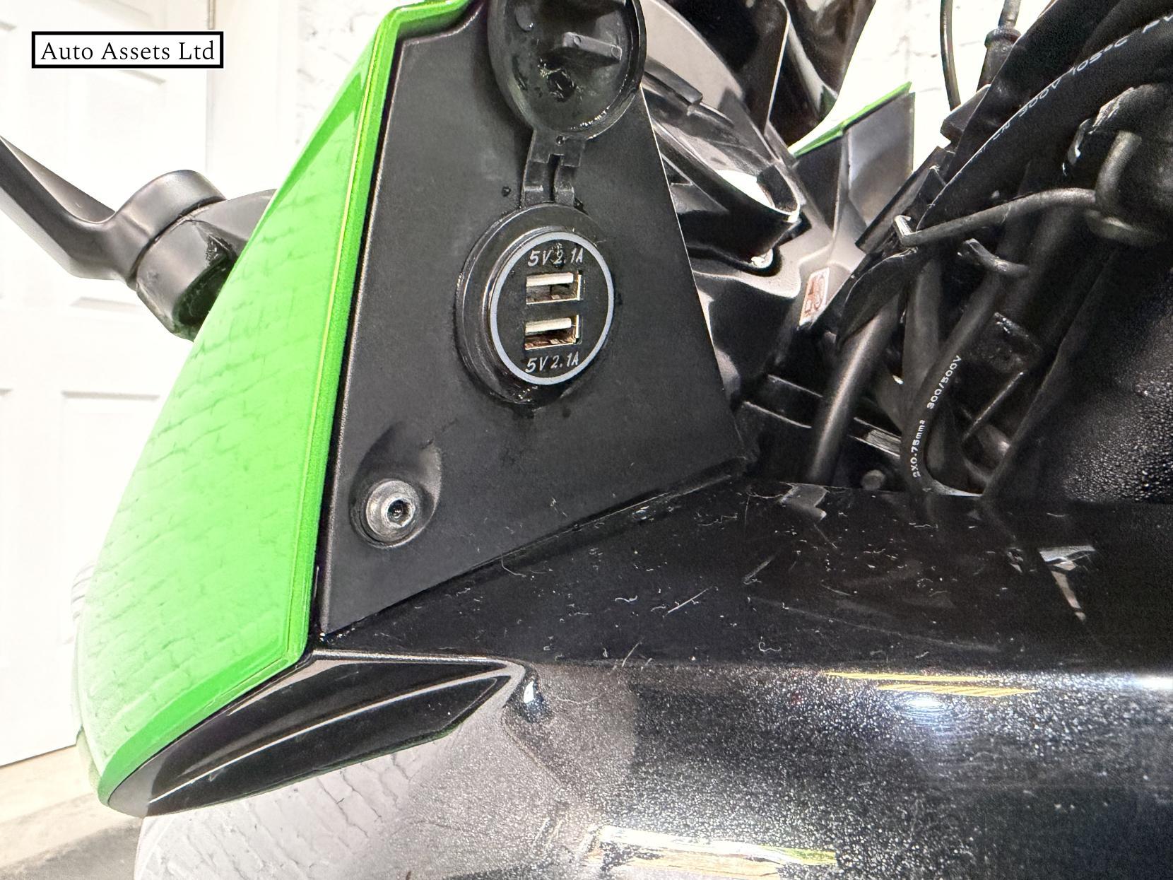 Kawasaki Z1000 SX 1000 ABS Sports Tourer Petrol Manual (142 ps)