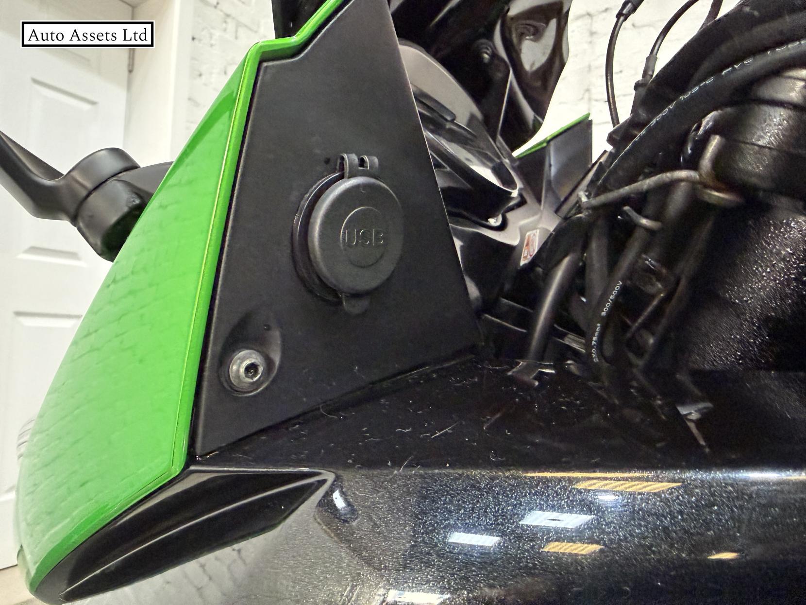 Kawasaki Z1000 SX 1000 ABS Sports Tourer Petrol Manual (142 ps)