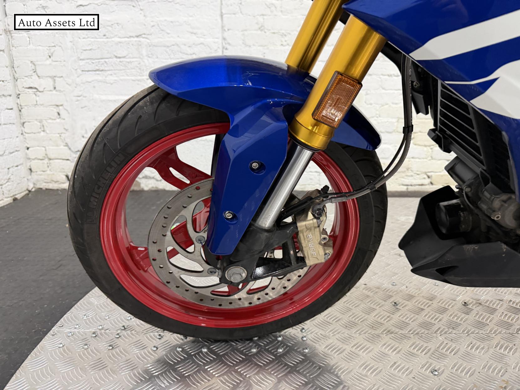 BMW G 310 R 310 Naked Petrol Manual Euro 5 (34 ps)