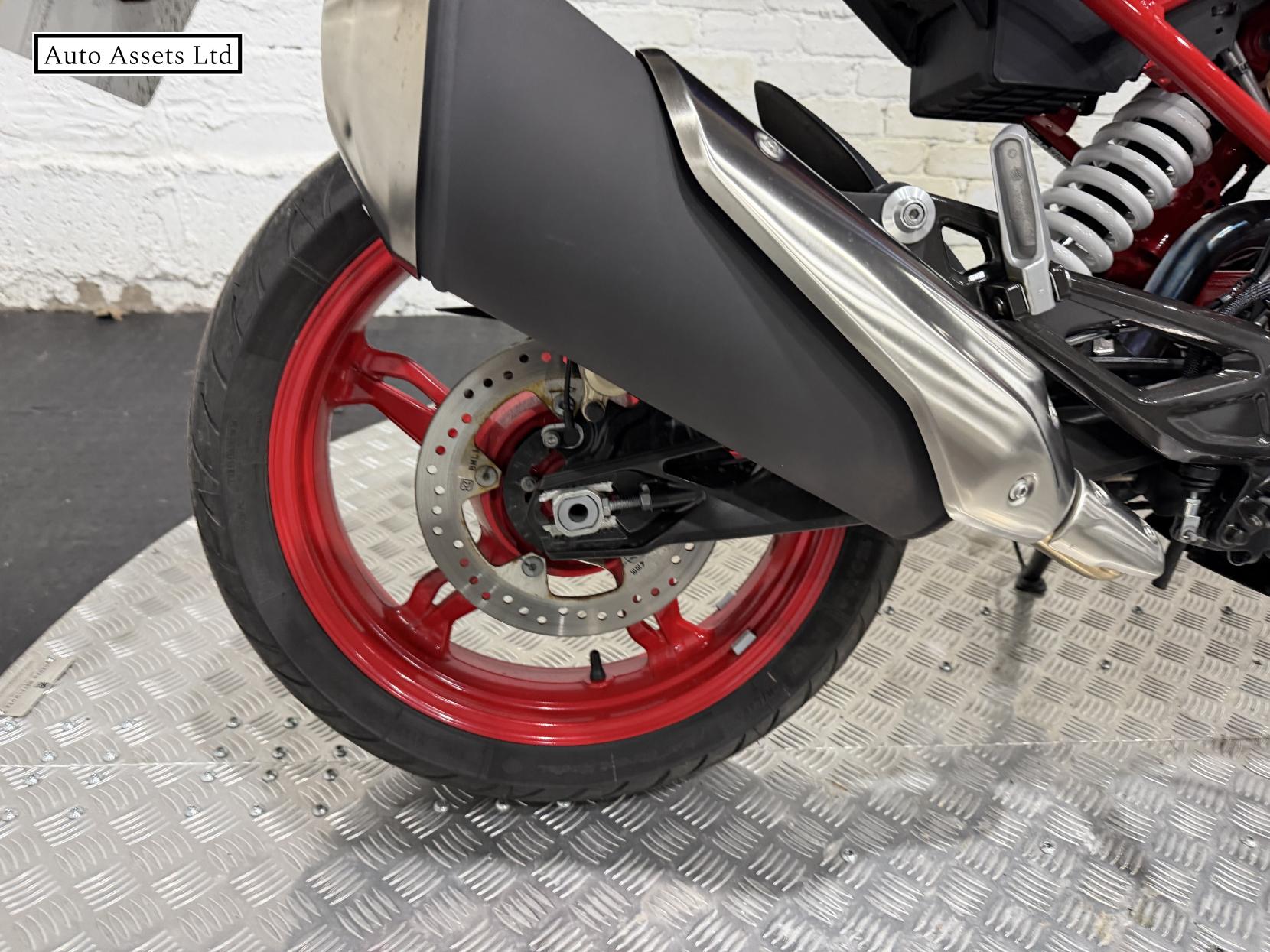 BMW G 310 R 310 Naked Petrol Manual Euro 5 (34 ps)