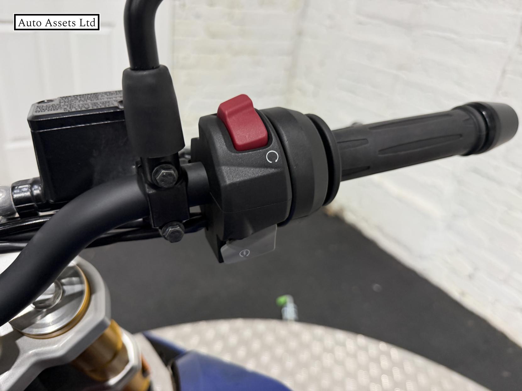 BMW G 310 R 310 Naked Petrol Manual Euro 5 (34 ps)