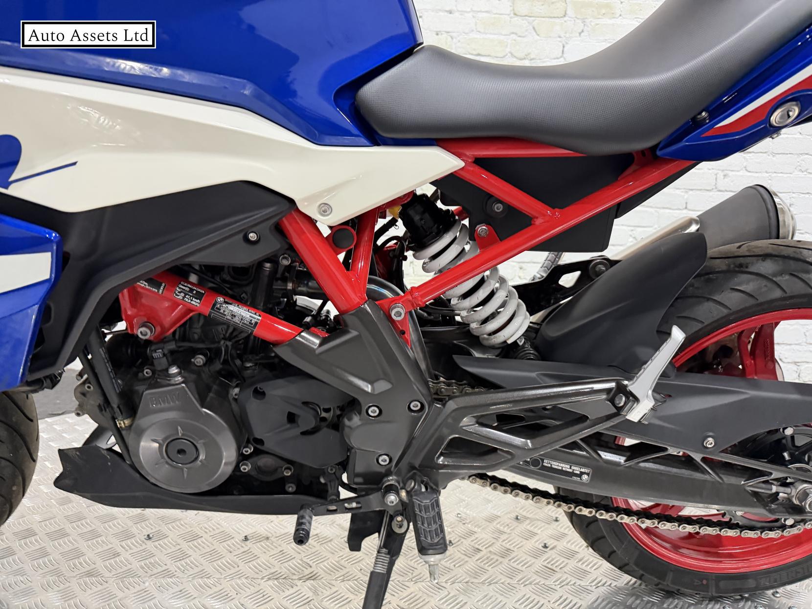BMW G 310 R 310 Naked Petrol Manual Euro 5 (34 ps)
