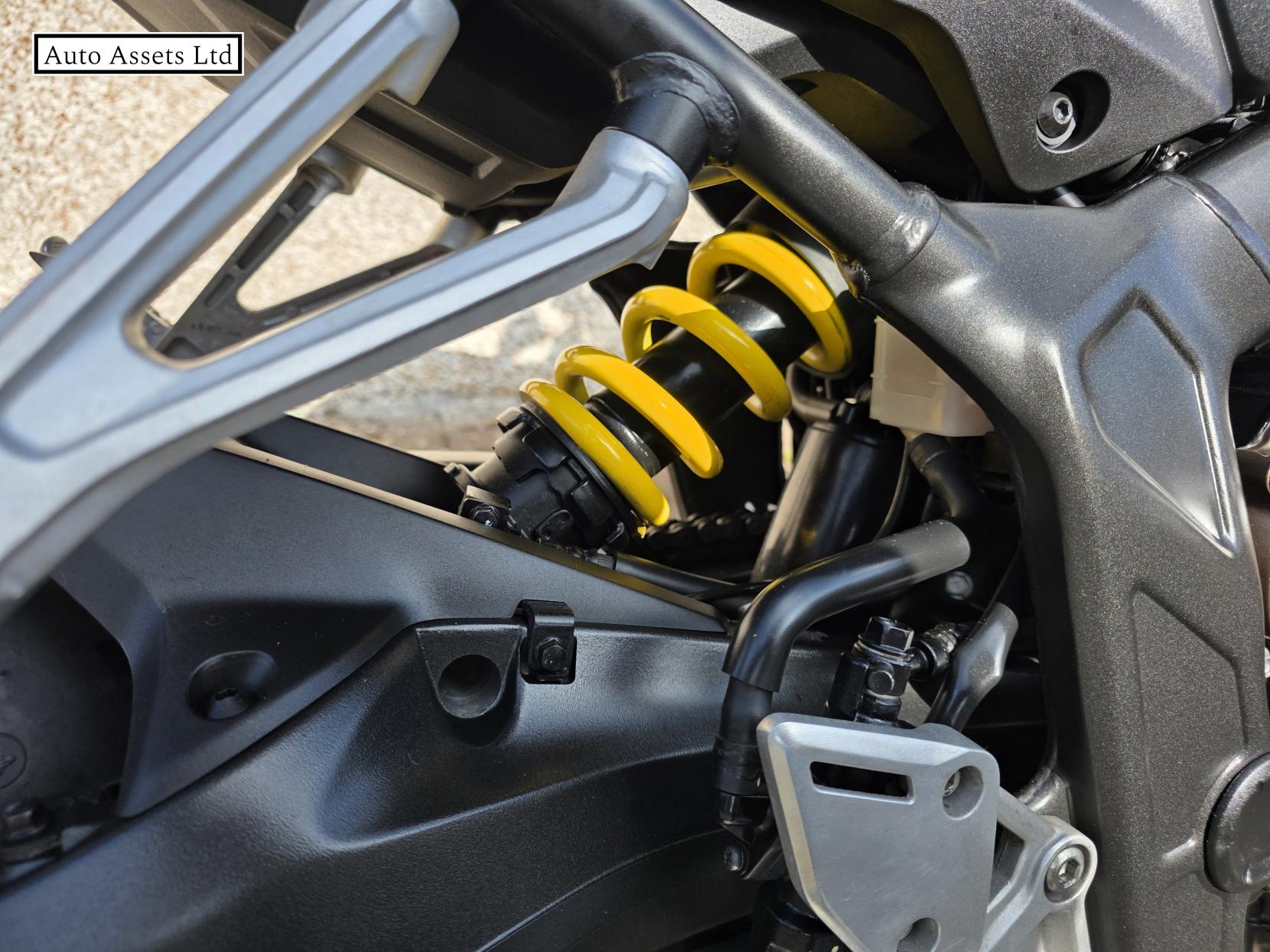 Honda CB650R 650 Naked Petrol Manual Euro 5 (95 ps)
