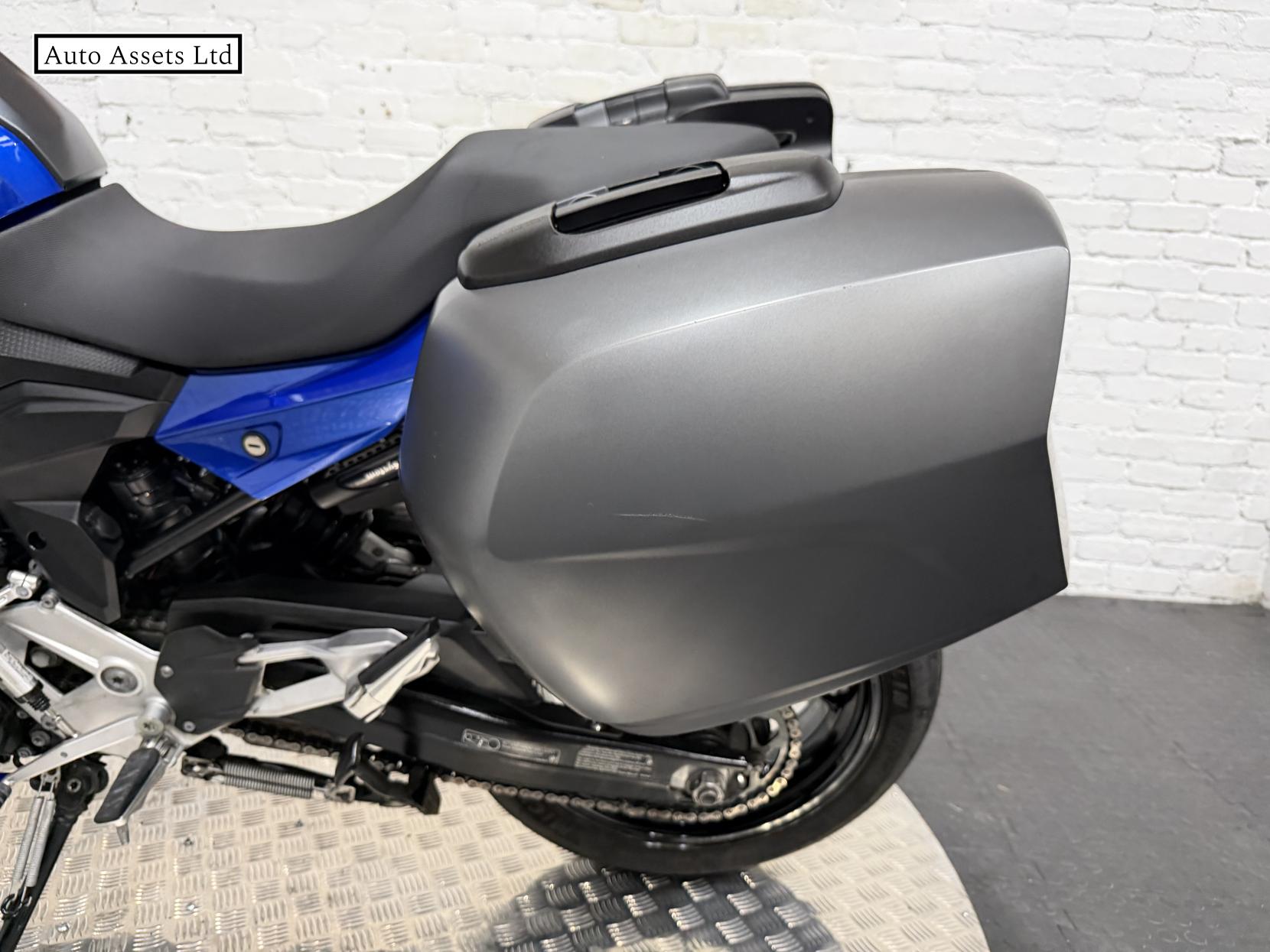 BMW F 900 XR 900 Sports Tourer Petrol Manual Euro 5 (105 ps)