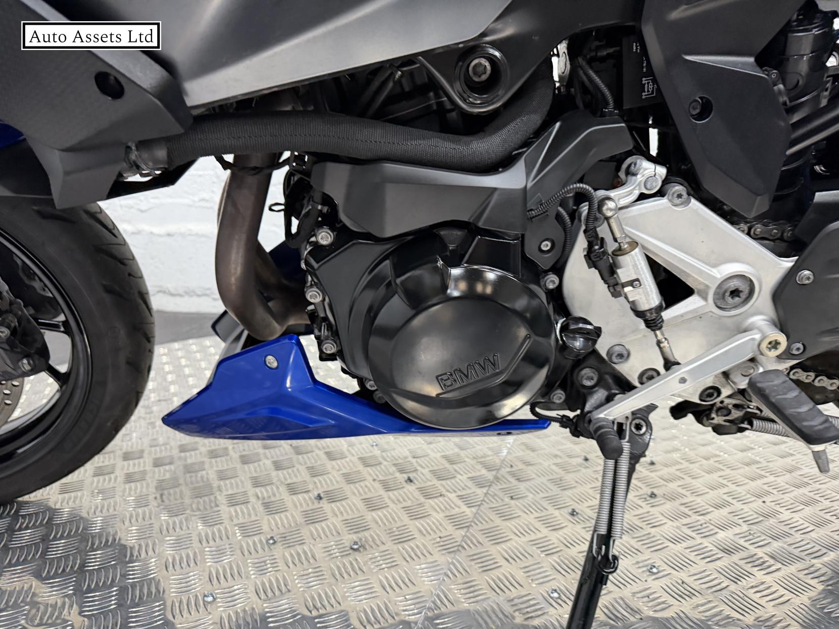 BMW F 900 XR 900 Sports Tourer Petrol Manual Euro 5 (105 ps)