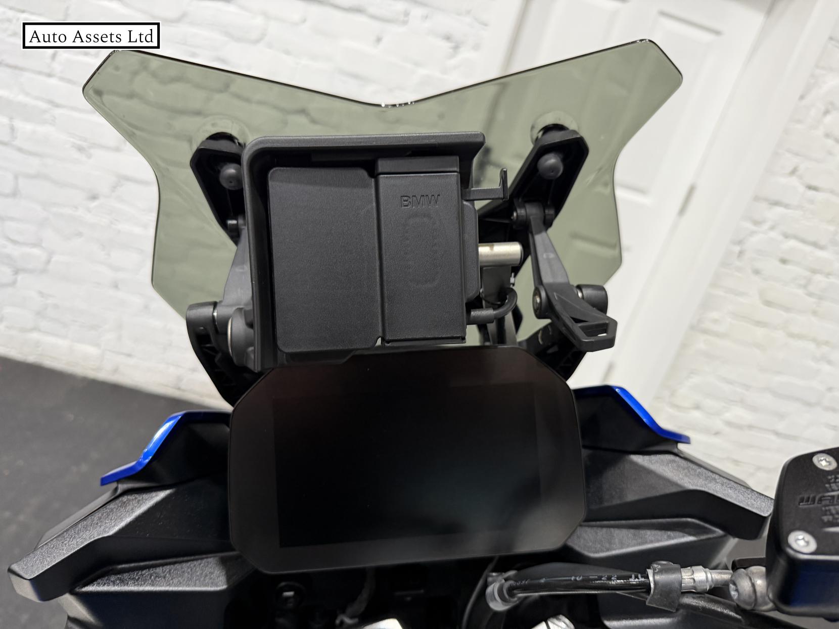 BMW F 900 XR 900 Sports Tourer Petrol Manual Euro 5 (105 ps)