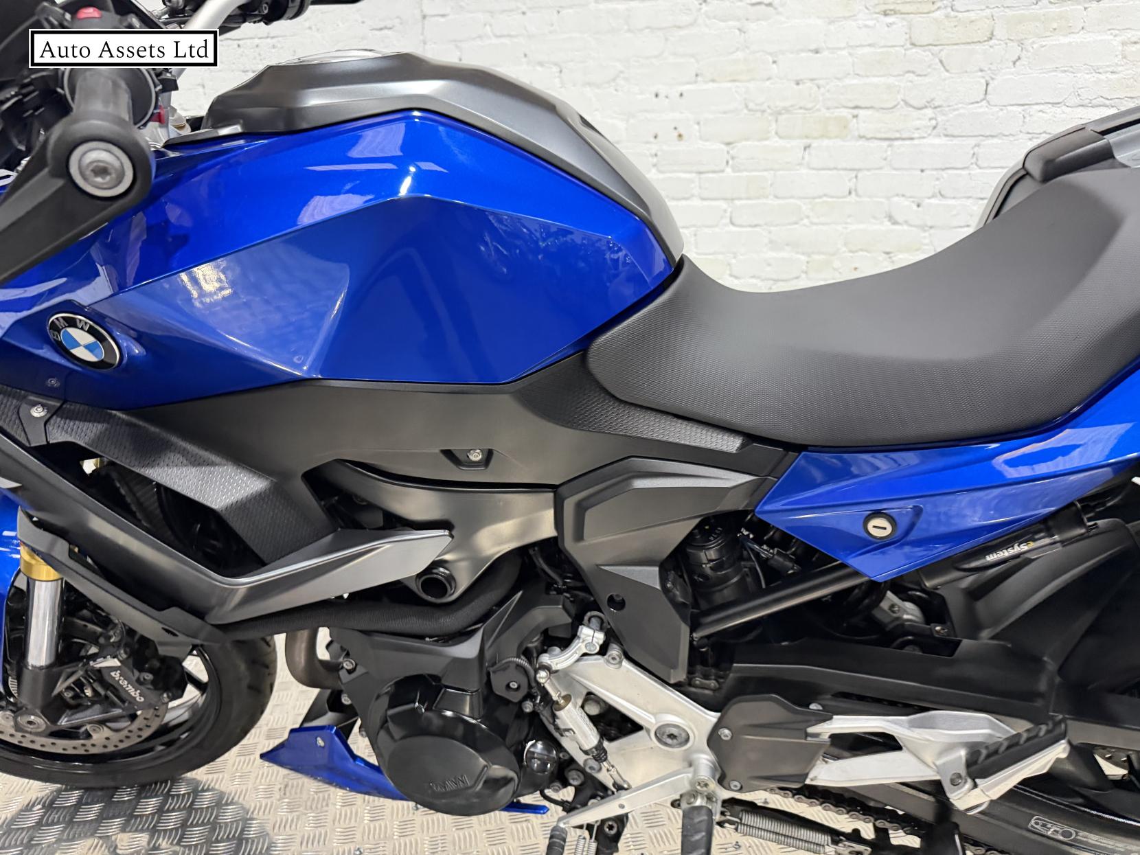 BMW F 900 XR 900 Sports Tourer Petrol Manual Euro 5 (105 ps)