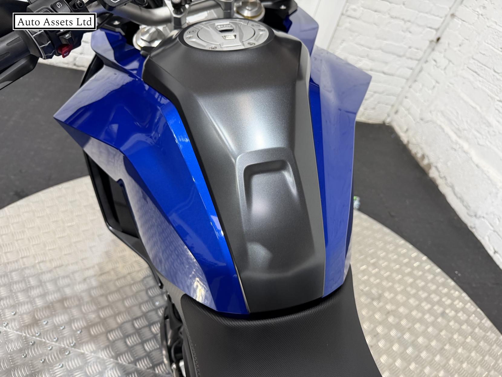 BMW F 900 XR 900 Sports Tourer Petrol Manual Euro 5 (105 ps)