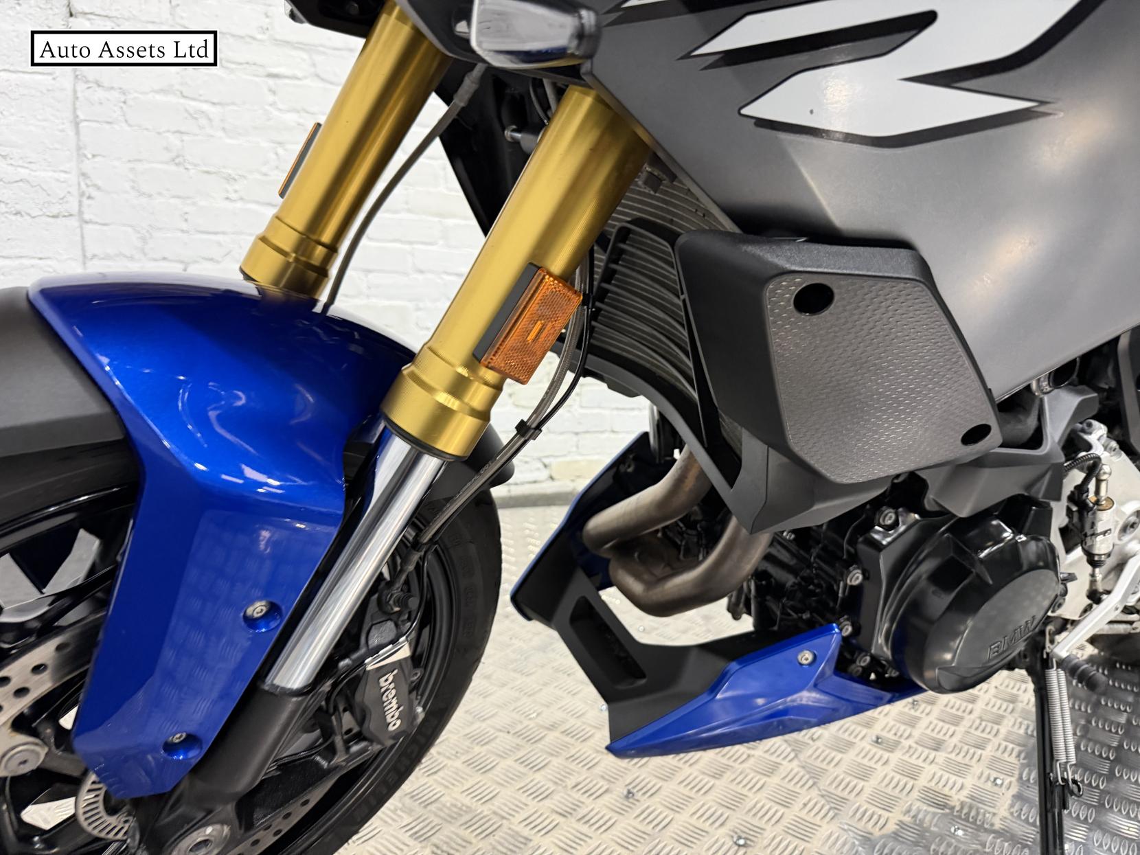 BMW F 900 XR 900 Sports Tourer Petrol Manual Euro 5 (105 ps)