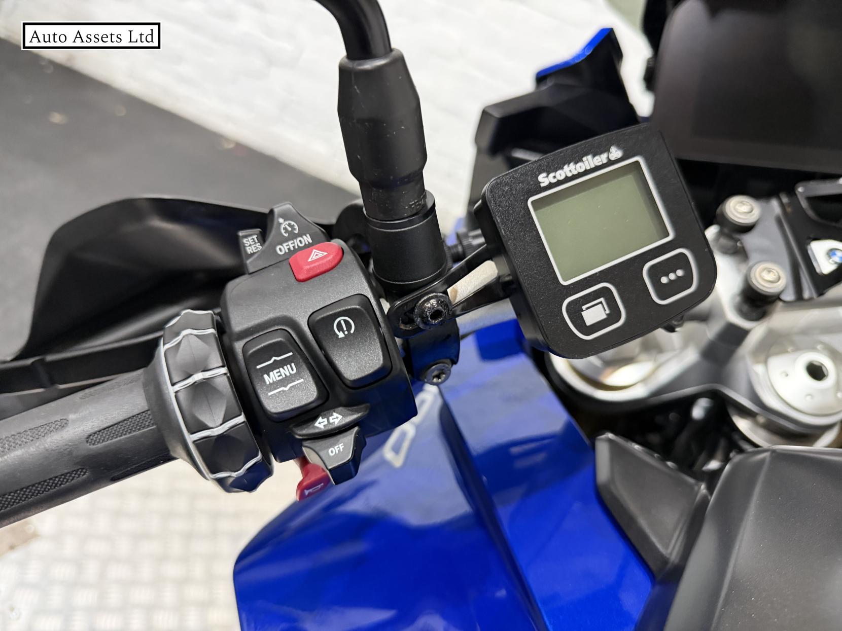 BMW F 900 XR 900 Sports Tourer Petrol Manual Euro 5 (105 ps)