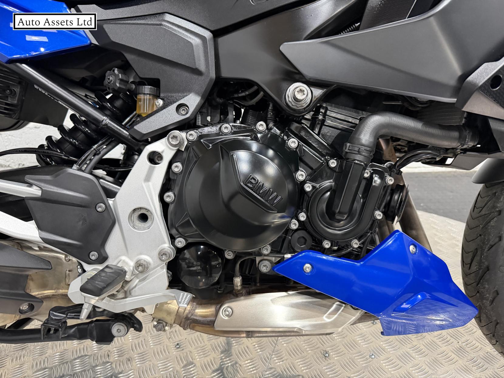 BMW F 900 XR 900 Sports Tourer Petrol Manual Euro 5 (105 ps)