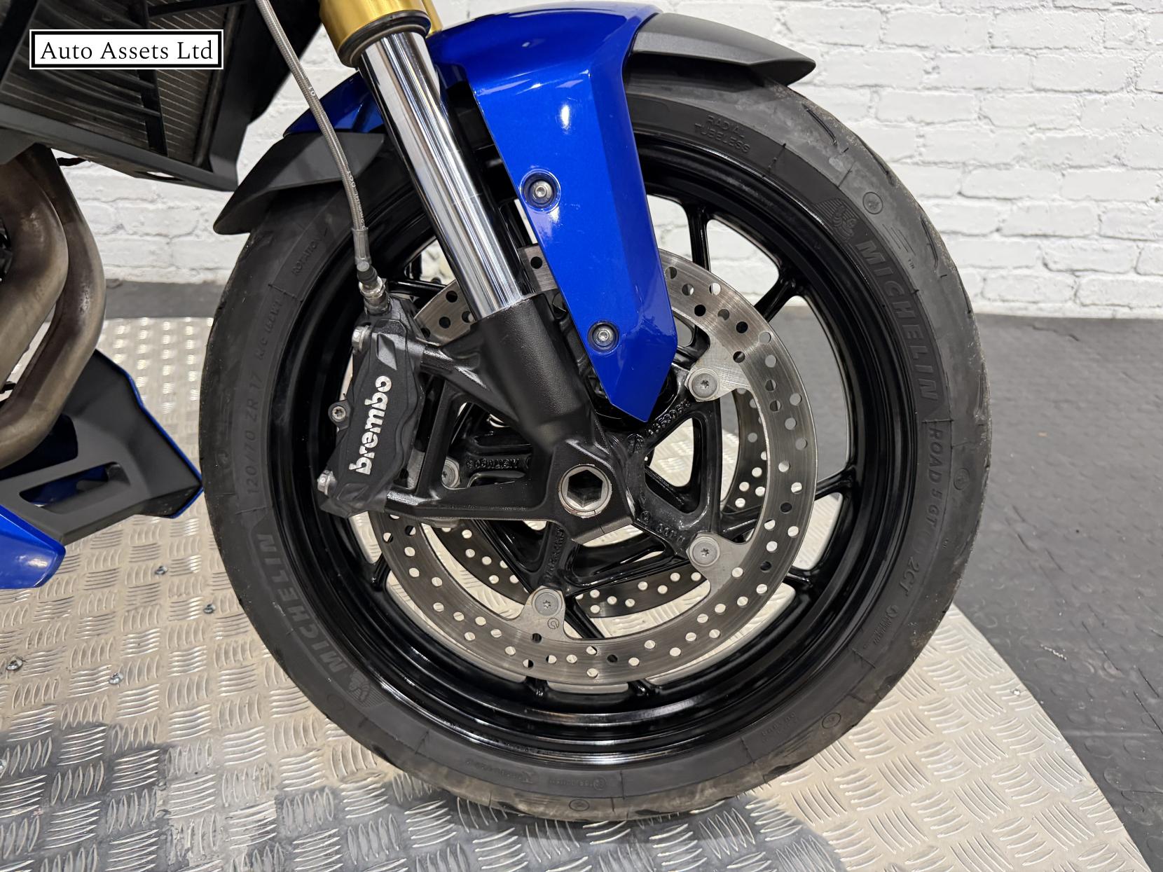 BMW F 900 XR 900 Sports Tourer Petrol Manual Euro 5 (105 ps)