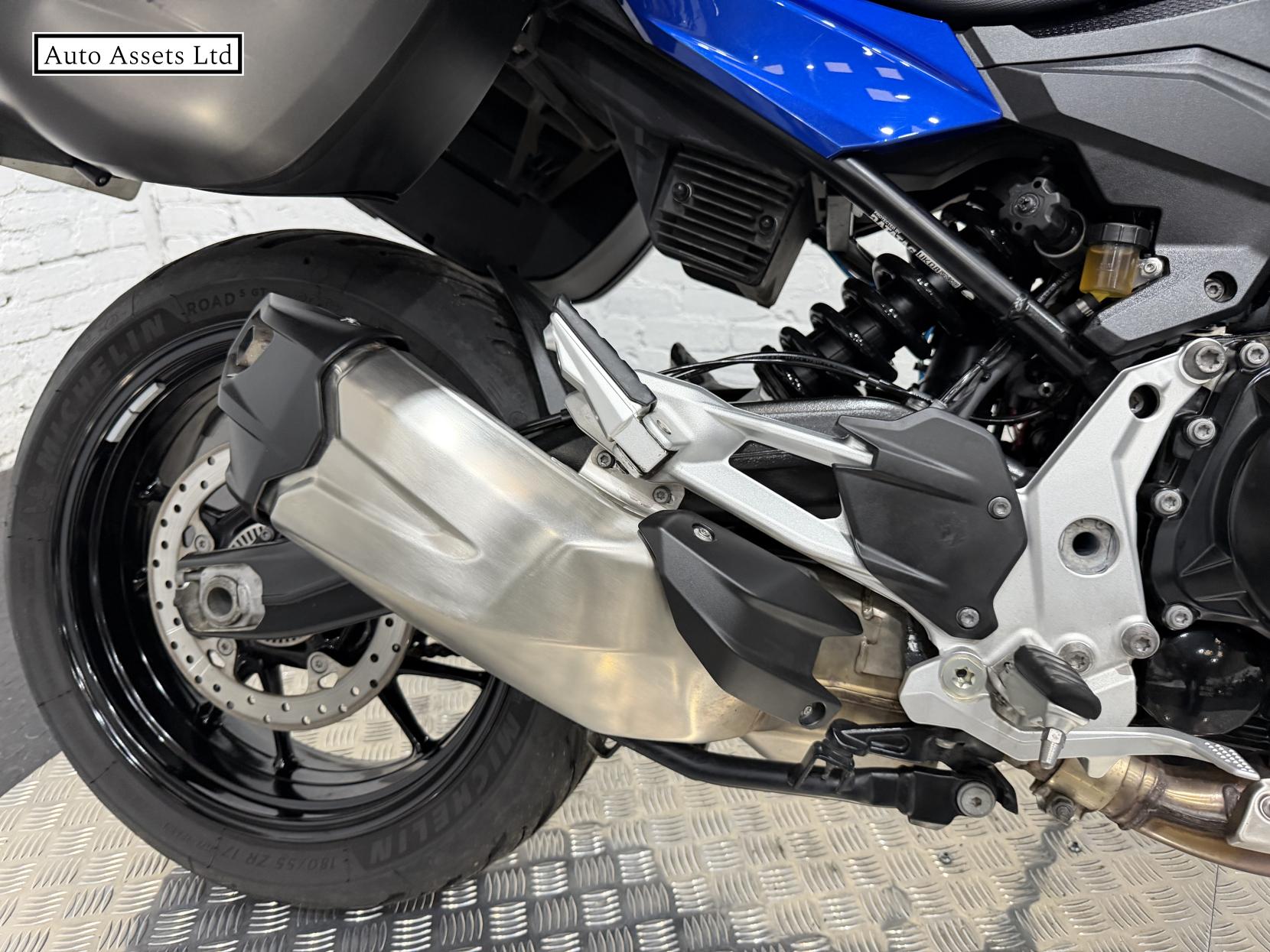 BMW F 900 XR 900 Sports Tourer Petrol Manual Euro 5 (105 ps)