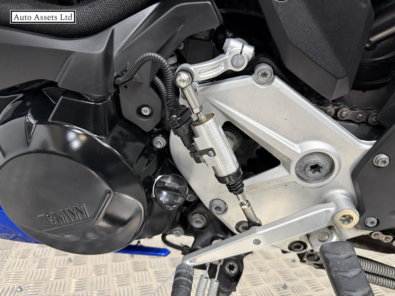 BMW F 900 XR 900 Sports Tourer Petrol Manual Euro 5 (105 ps)