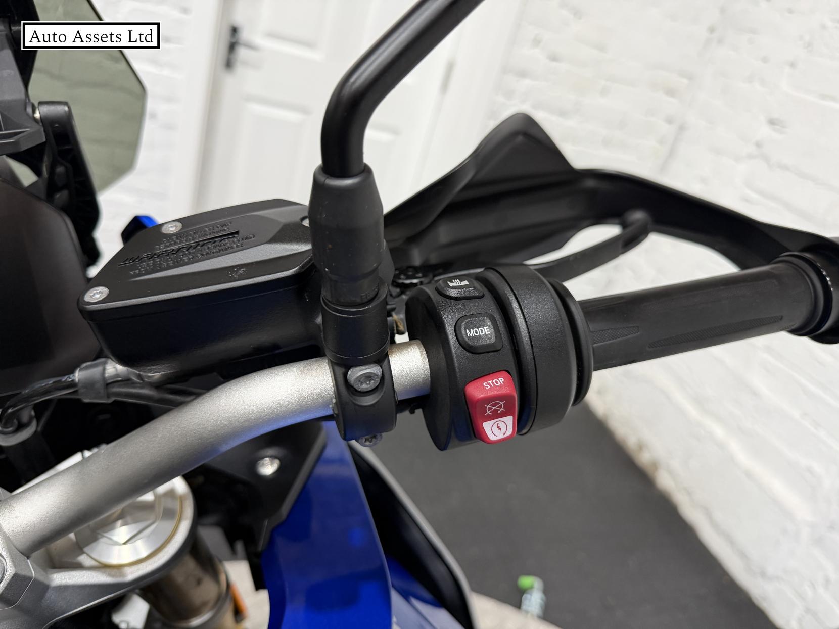 BMW F 900 XR 900 Sports Tourer Petrol Manual Euro 5 (105 ps)