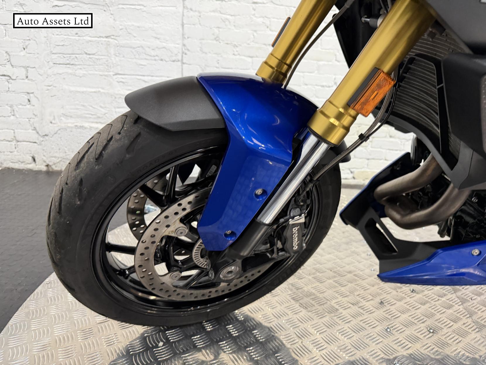 BMW F 900 XR 900 Sports Tourer Petrol Manual Euro 5 (105 ps)