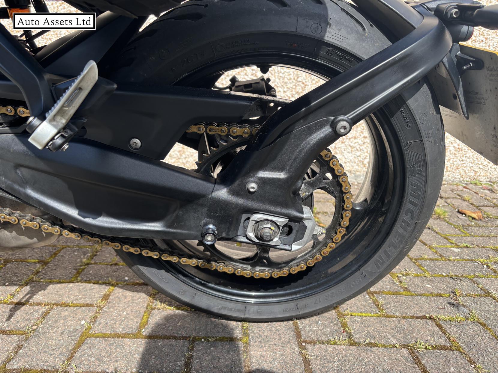 Triumph Trident 660 660 Triple Tribute Edition Roadster/Retro Petrol Manual X-Ring Euro 5 (82 ps)