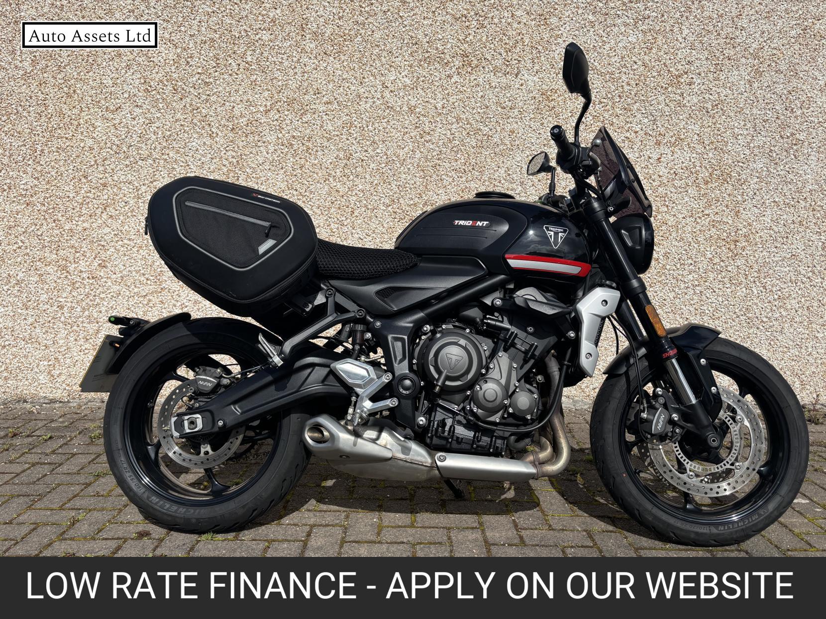 Triumph Trident 660 660 Triple Tribute Edition Roadster/Retro Petrol Manual X-Ring Euro 5 (82 ps)