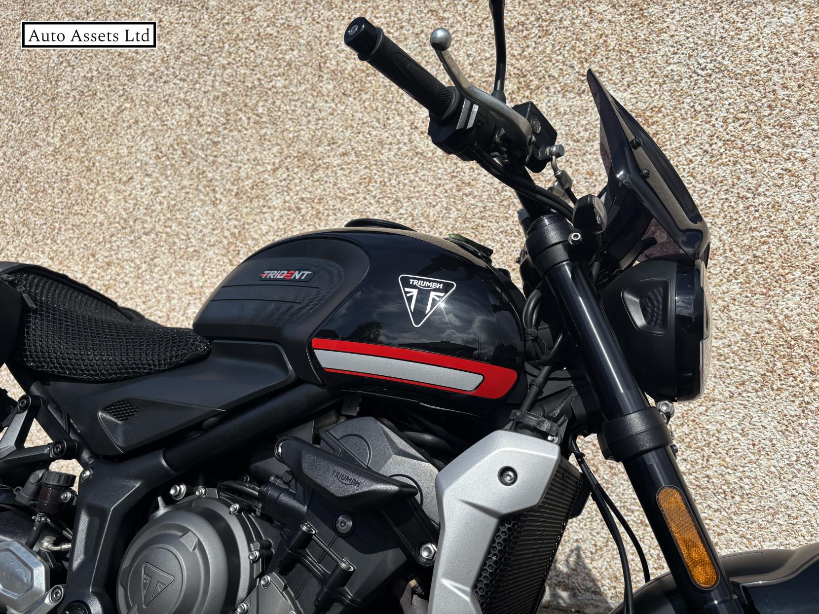 Triumph Trident 660 660 Triple Tribute Edition Roadster/Retro Petrol Manual X-Ring Euro 5 (82 ps)