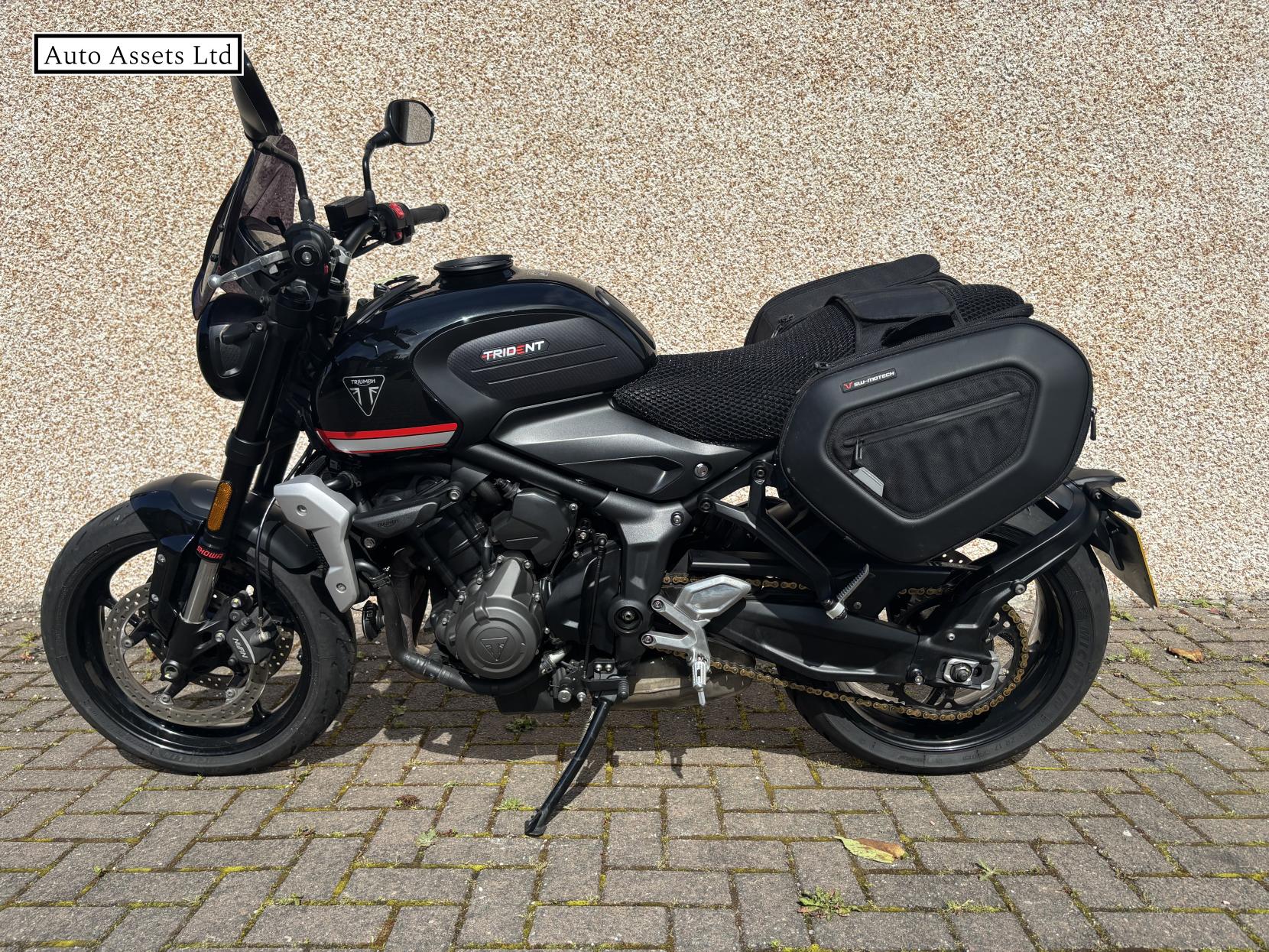 Triumph Trident 660 660 Triple Tribute Edition Roadster/Retro Petrol Manual X-Ring Euro 5 (82 ps)