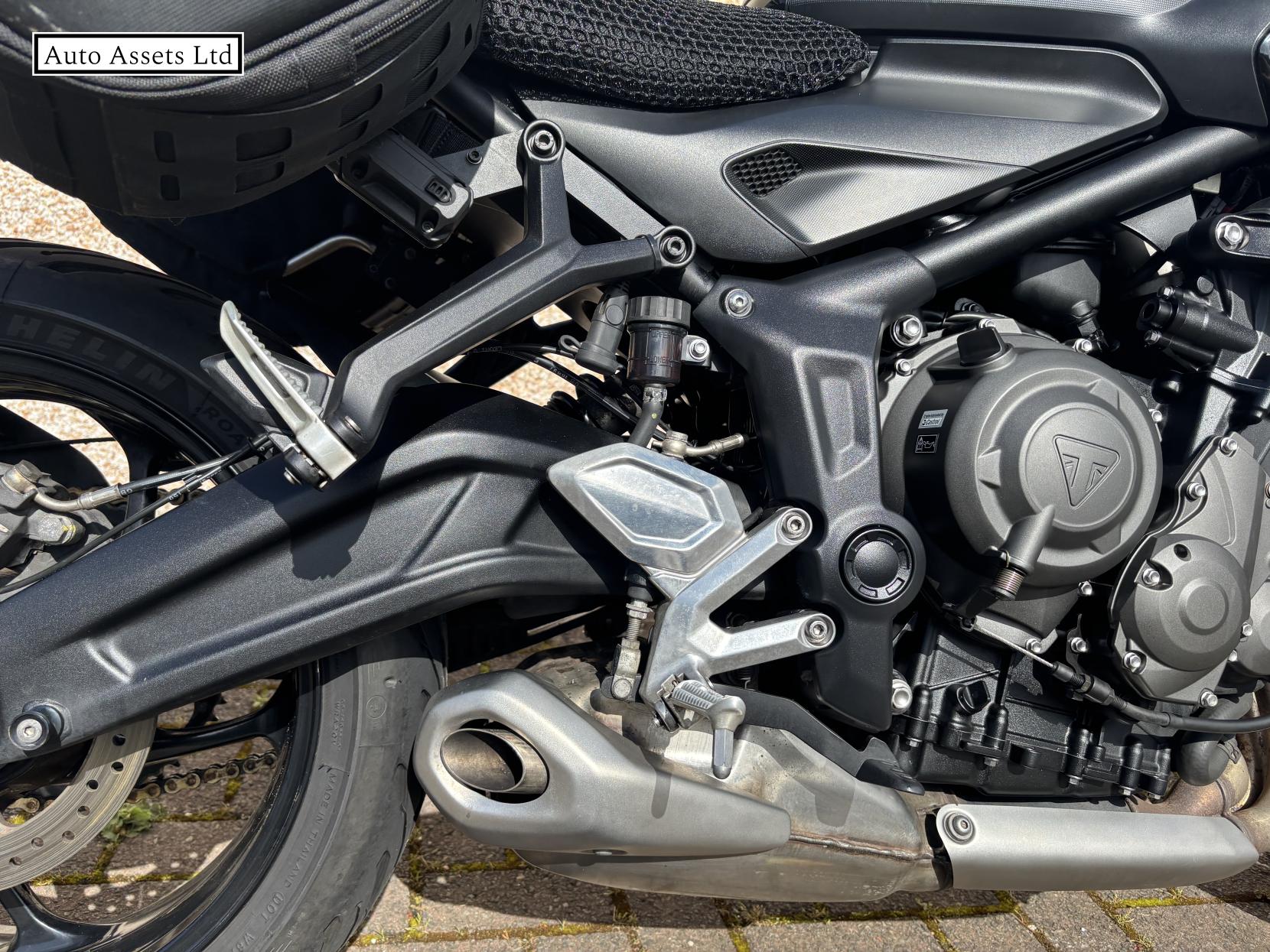 Triumph Trident 660 660 Triple Tribute Edition Roadster/Retro Petrol Manual X-Ring Euro 5 (82 ps)