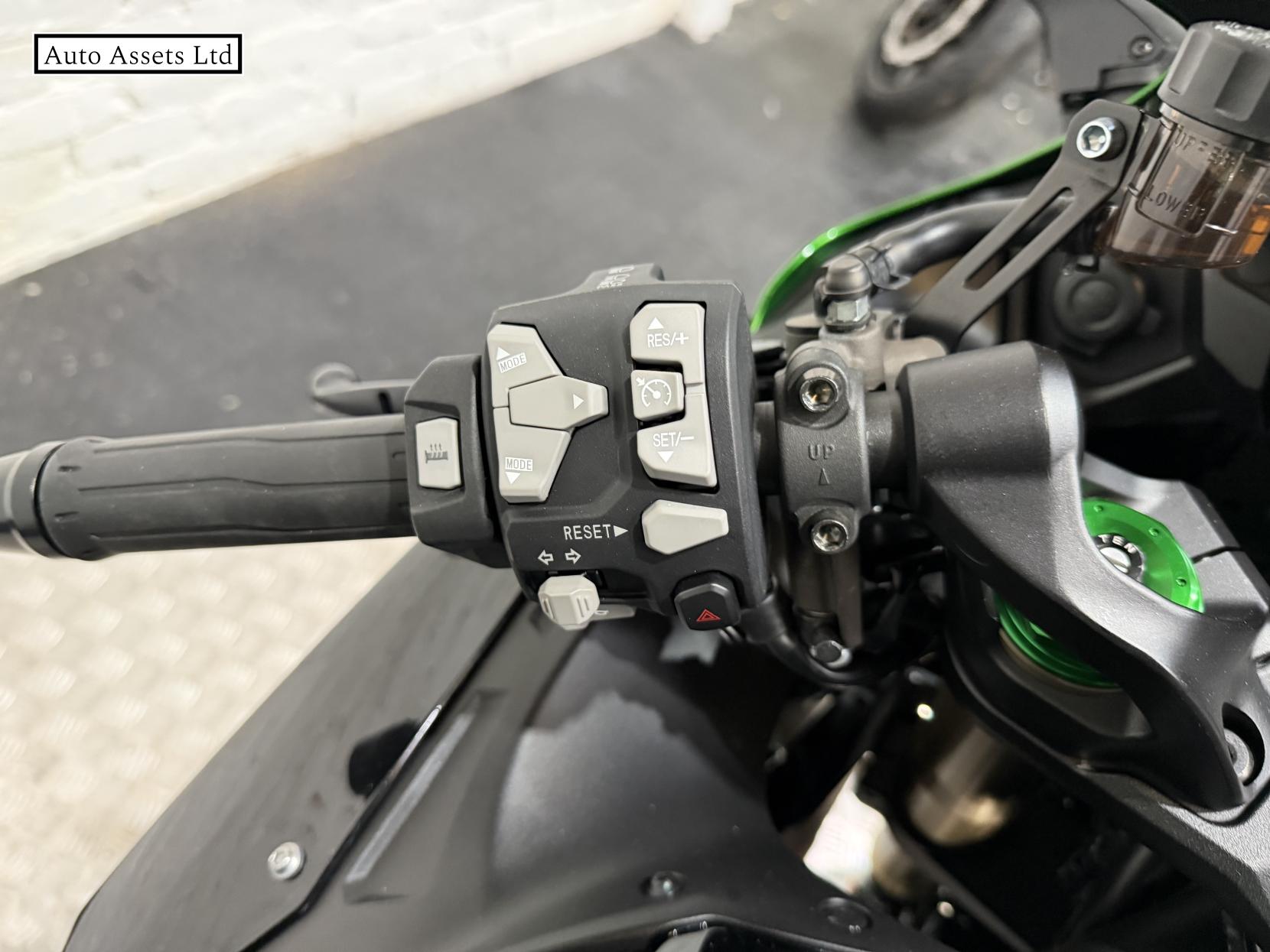 Kawasaki Ninja H2 SX 998 Sports Tourer Petrol Manual Euro 5 (200 ps)