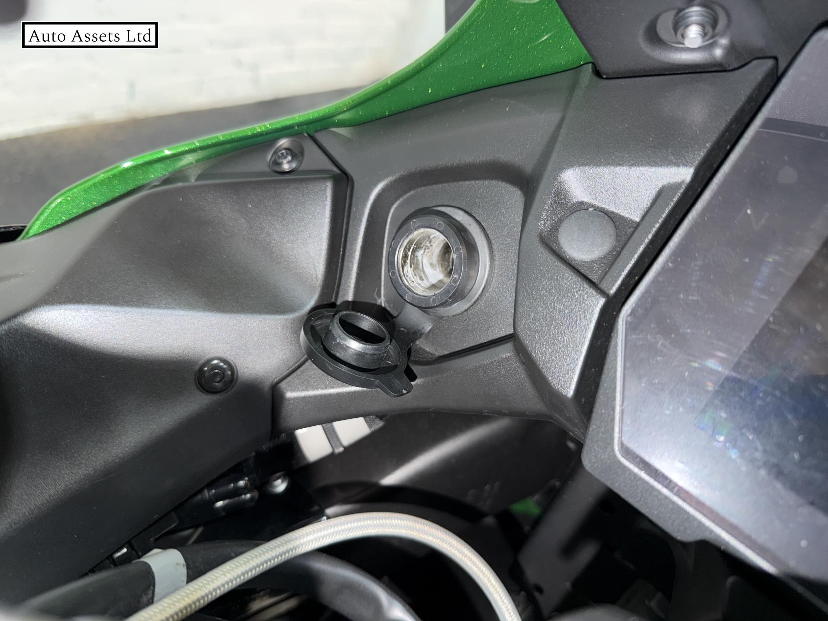 Kawasaki Ninja H2 SX 998 Sports Tourer Petrol Manual Euro 5 (200 ps)