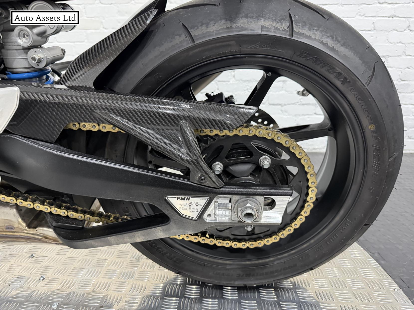 BMW M 1000 R 1000 Naked Petrol Claw-shifted Euro 5 (209 ps)