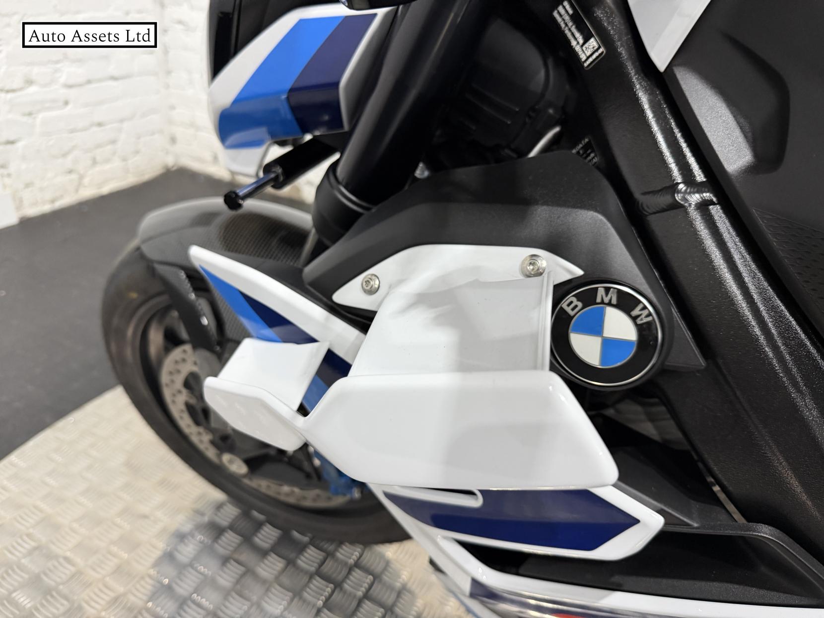 BMW M 1000 R 1000 Naked Petrol Claw-shifted Euro 5 (209 ps)