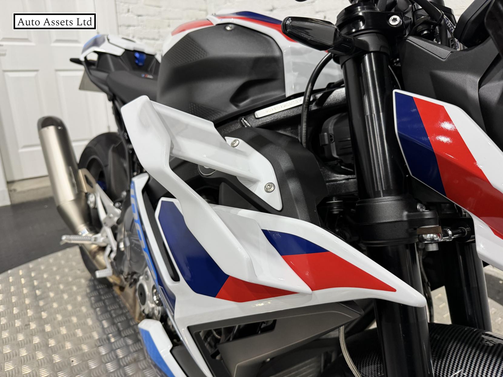 BMW M 1000 R 1000 Naked Petrol Claw-shifted Euro 5 (209 ps)