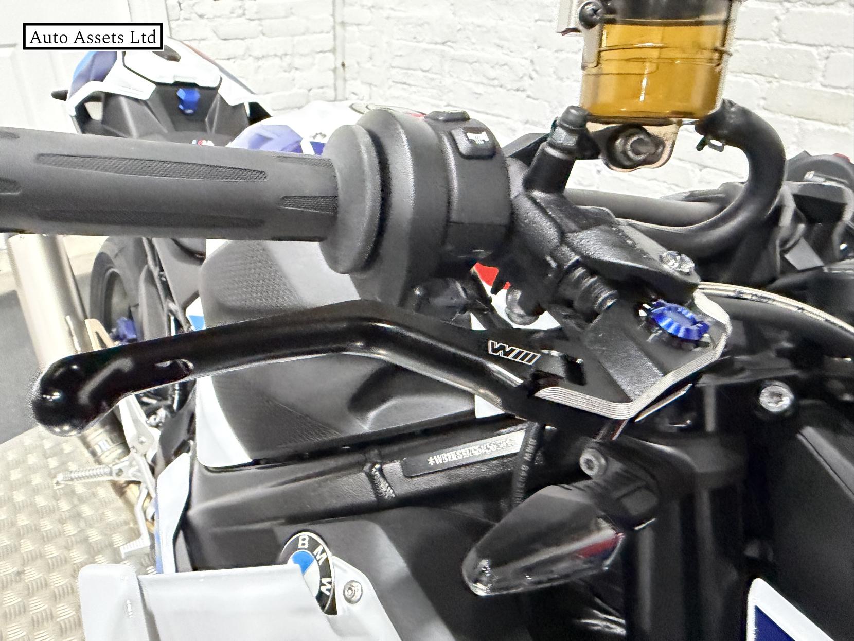 BMW M 1000 R 1000 Naked Petrol Claw-shifted Euro 5 (209 ps)