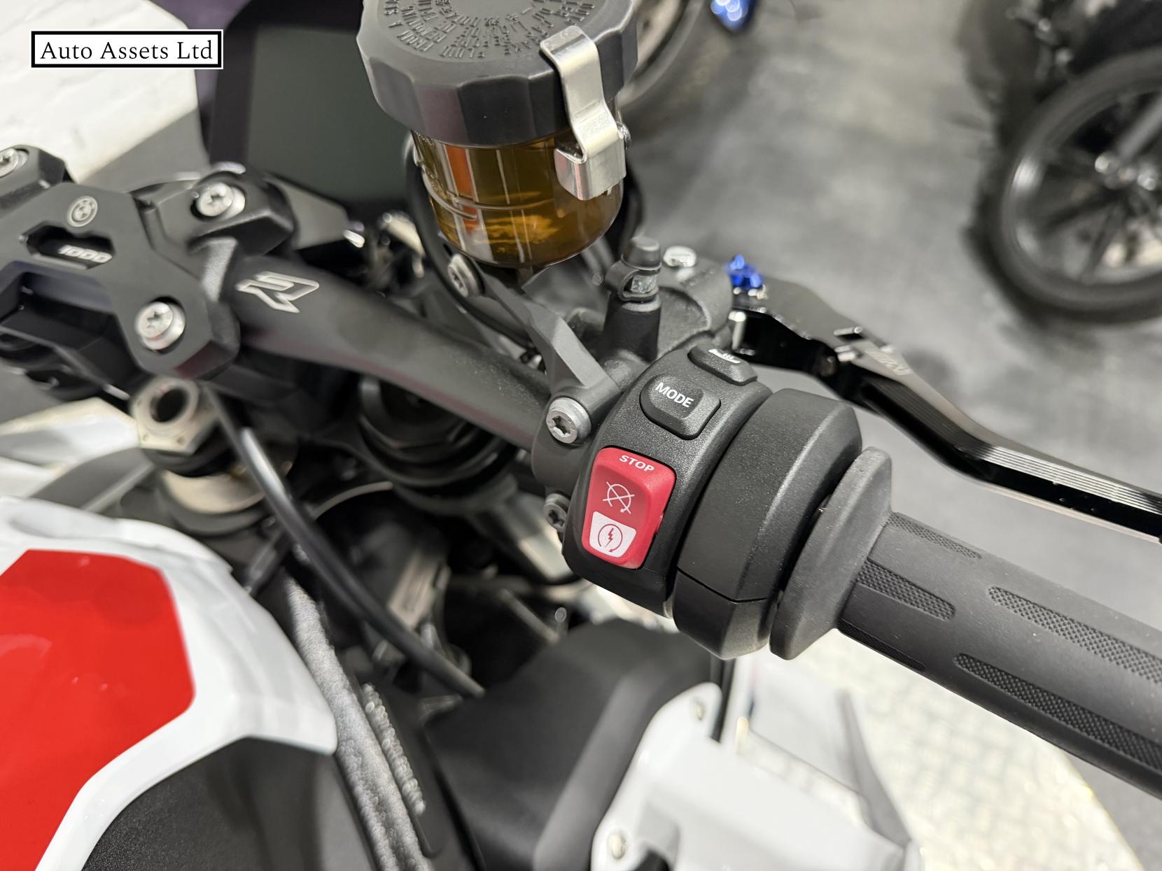 BMW M 1000 R 1000 Naked Petrol Claw-shifted Euro 5 (209 ps)